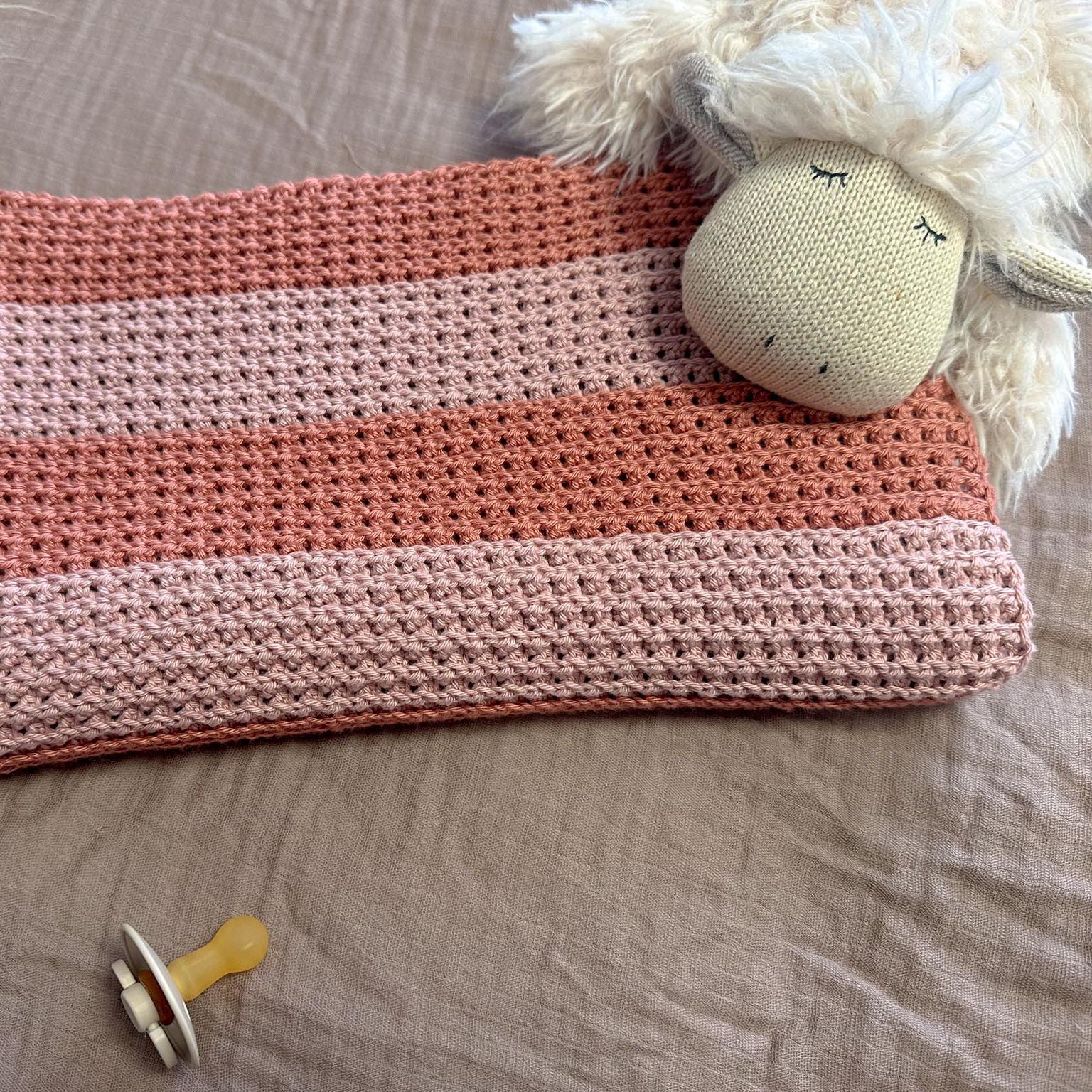 hobbii-anleitungen-grooved-babydecke-h-kelanleitung-80x70 image 8