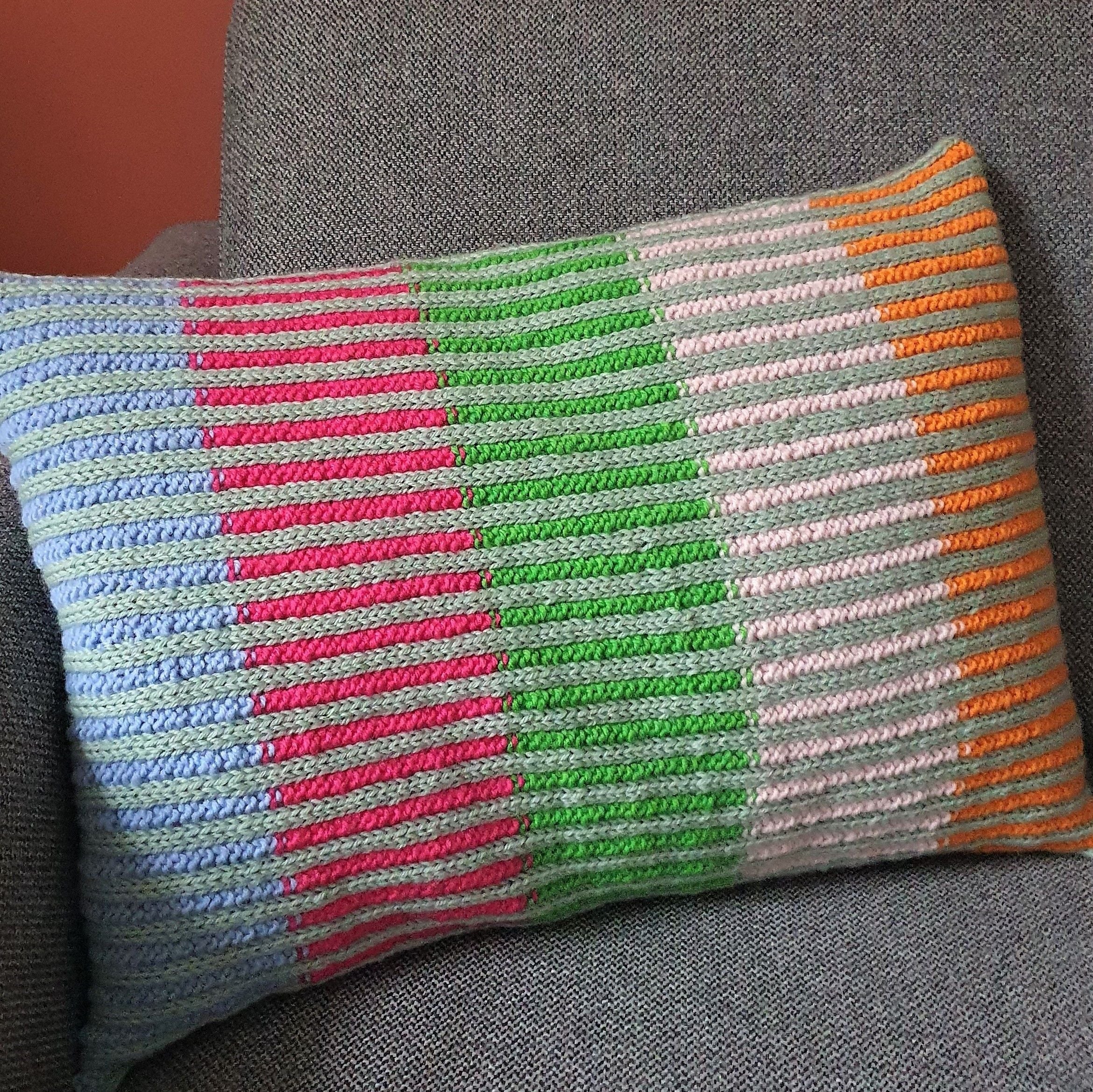hobbii-lara-kissen-strickanleitung-one-size-33x50-cm image 3