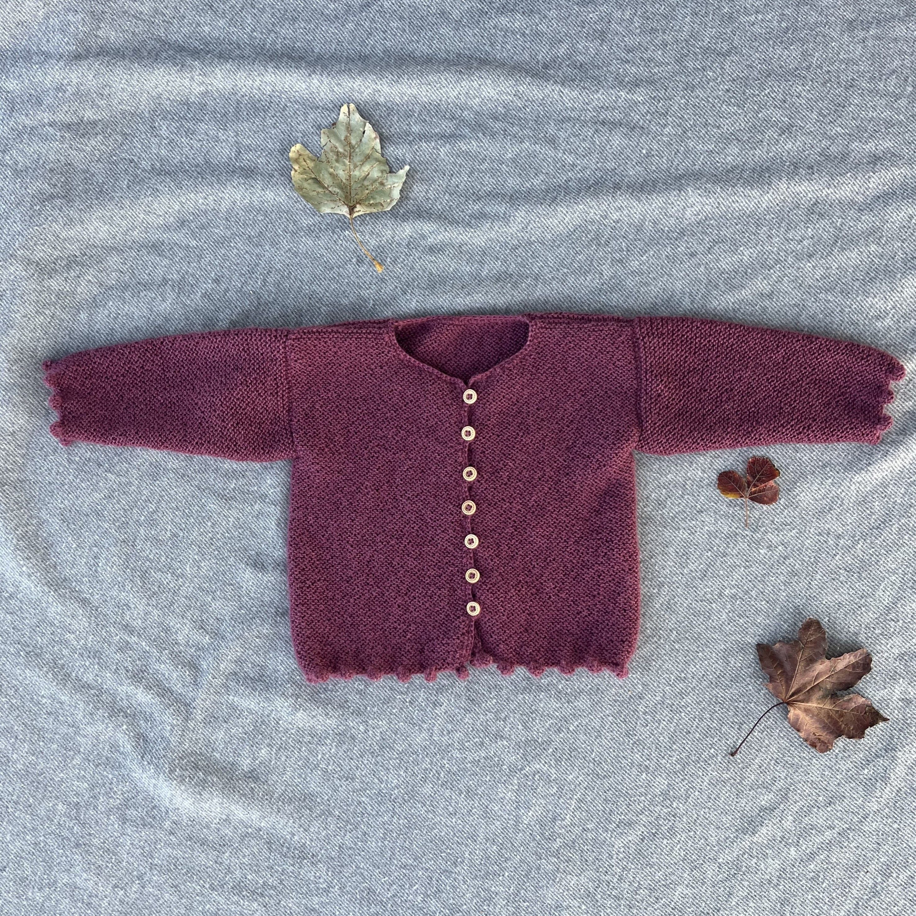 hobbii-anleitungen-lotta-li-baby-cardigan-strickanleitung-1-18m image 1