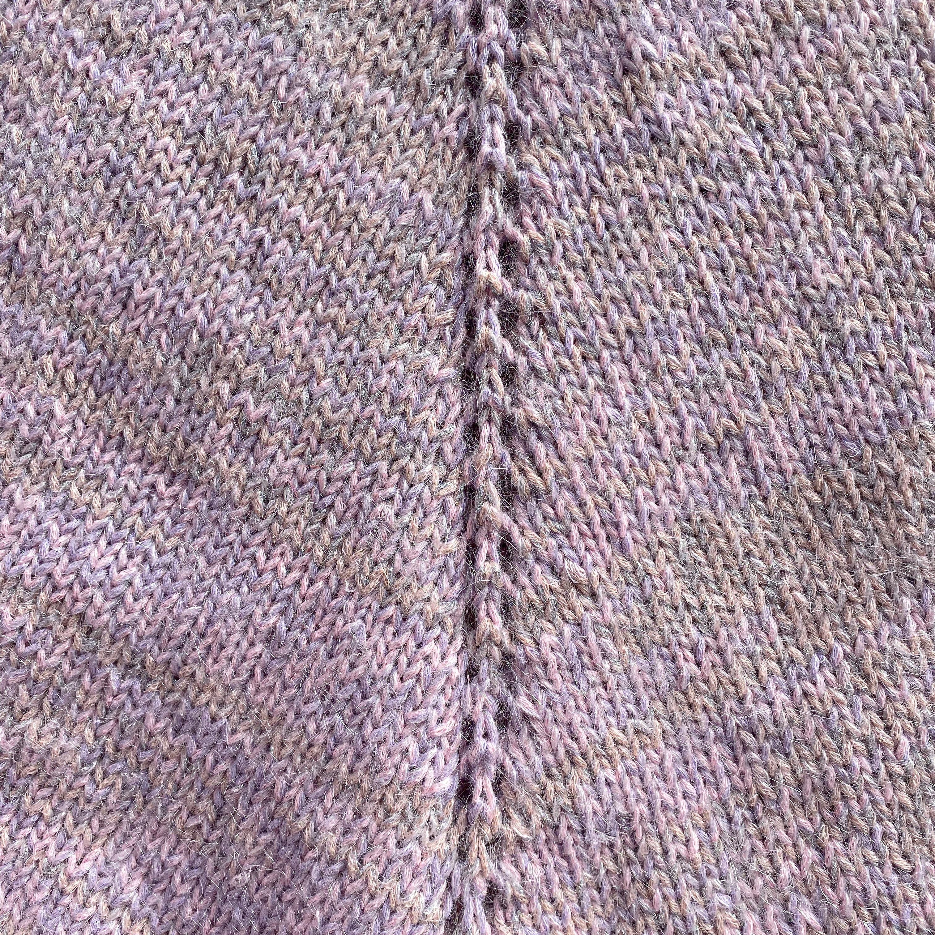 hobbii-sophia-kinderponcho-strickanleitung-4-jahre-glitzer image 3