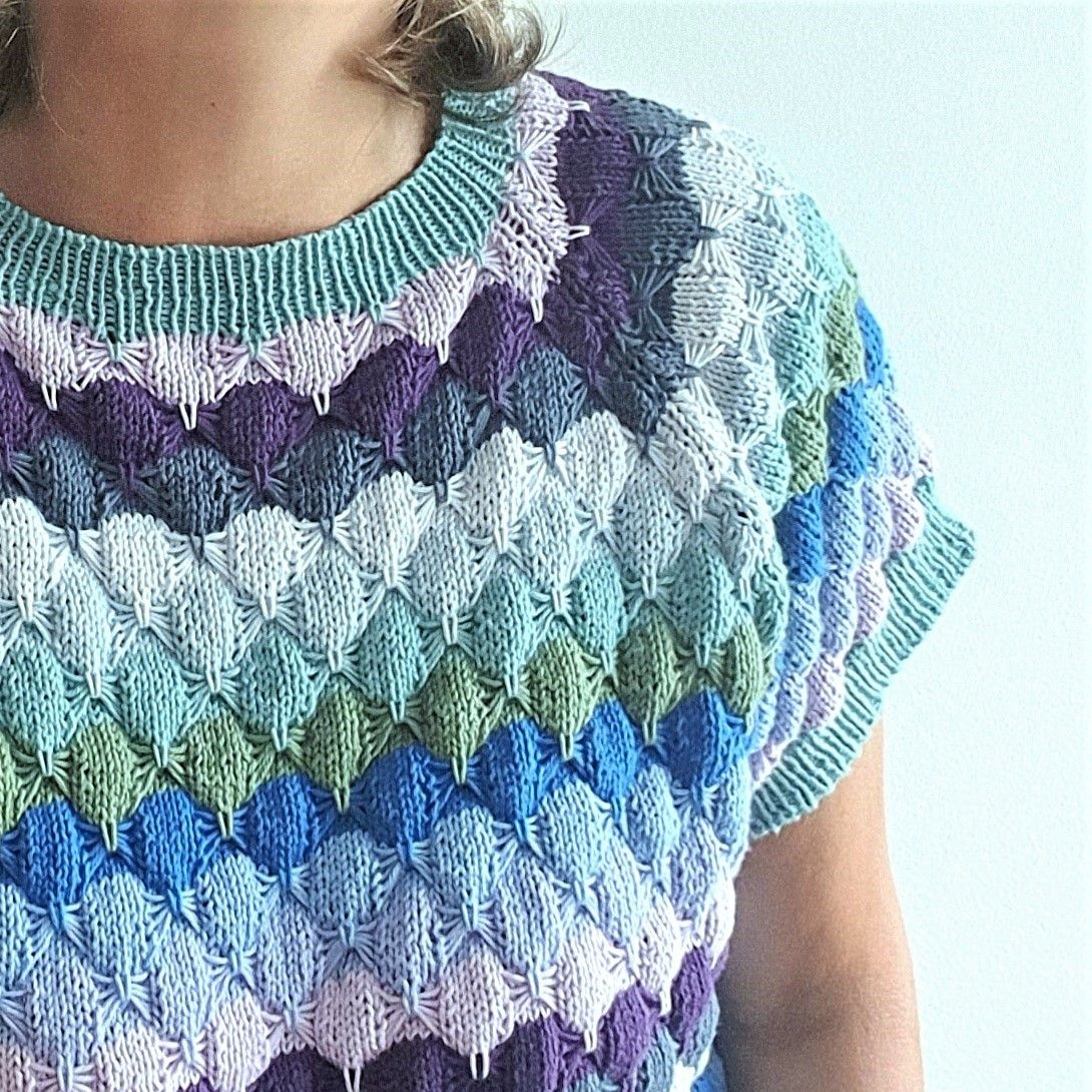 hobbii-sommerbobler-t-shirt-strickanleitung-pdf-reliefmuster image 3