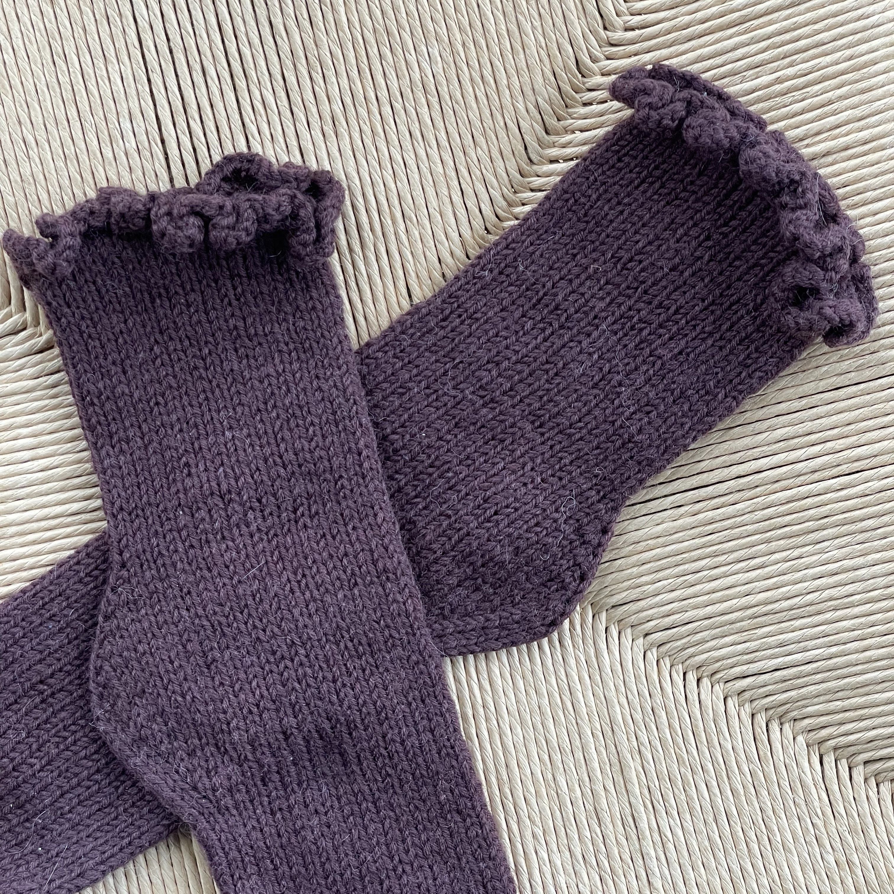 hobbii-anleitungen-ultra-easy-ruffle-socks-strickanleitung-s-l image 2