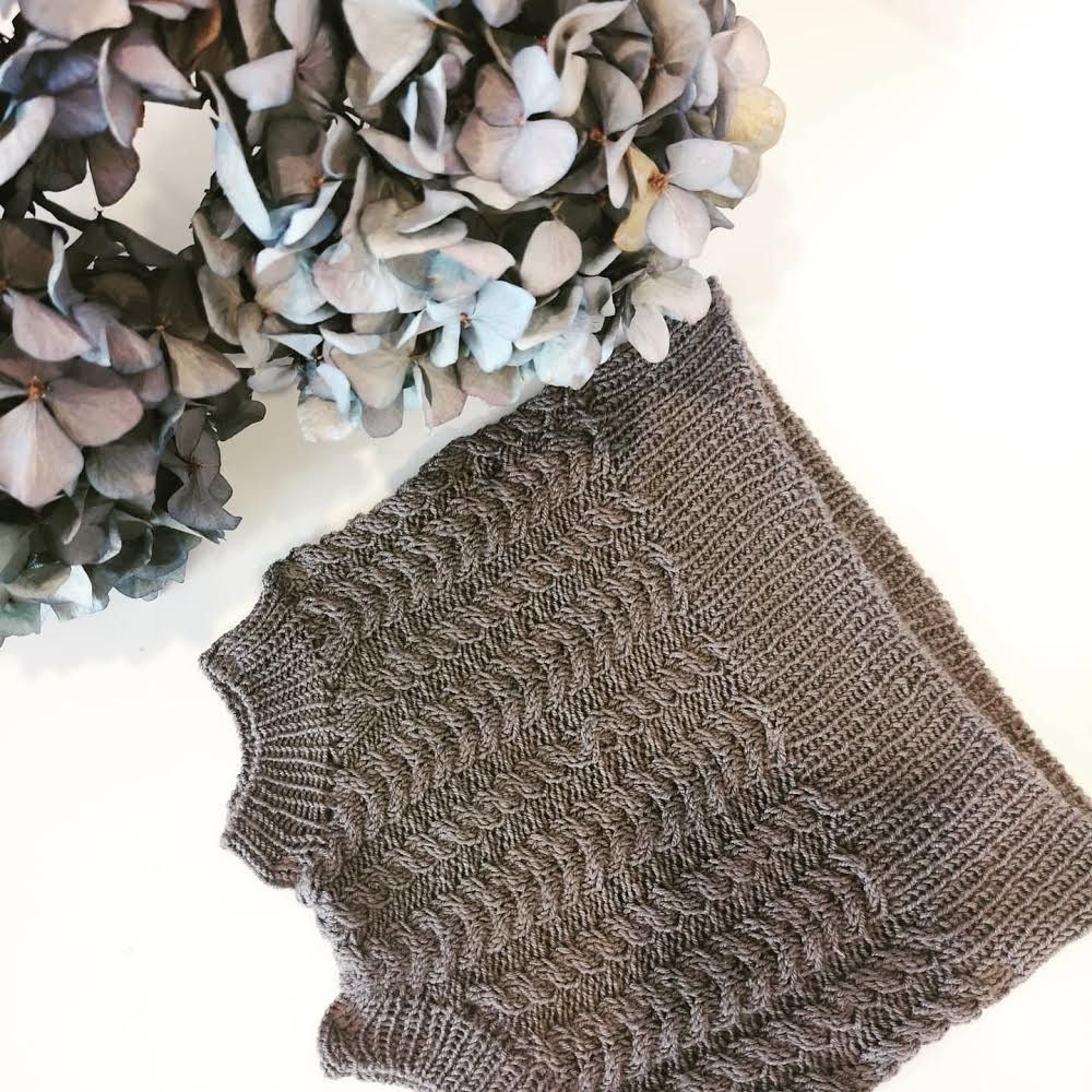 hobbii-anleitungen-fletnumse-strickanleitung-windelhose-0-18-monate image 2