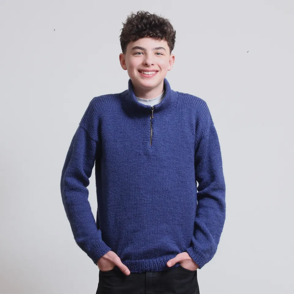 hobbii-anleitungen-willi-pullover-strickanleitung-mit-rei-verschluss image 1