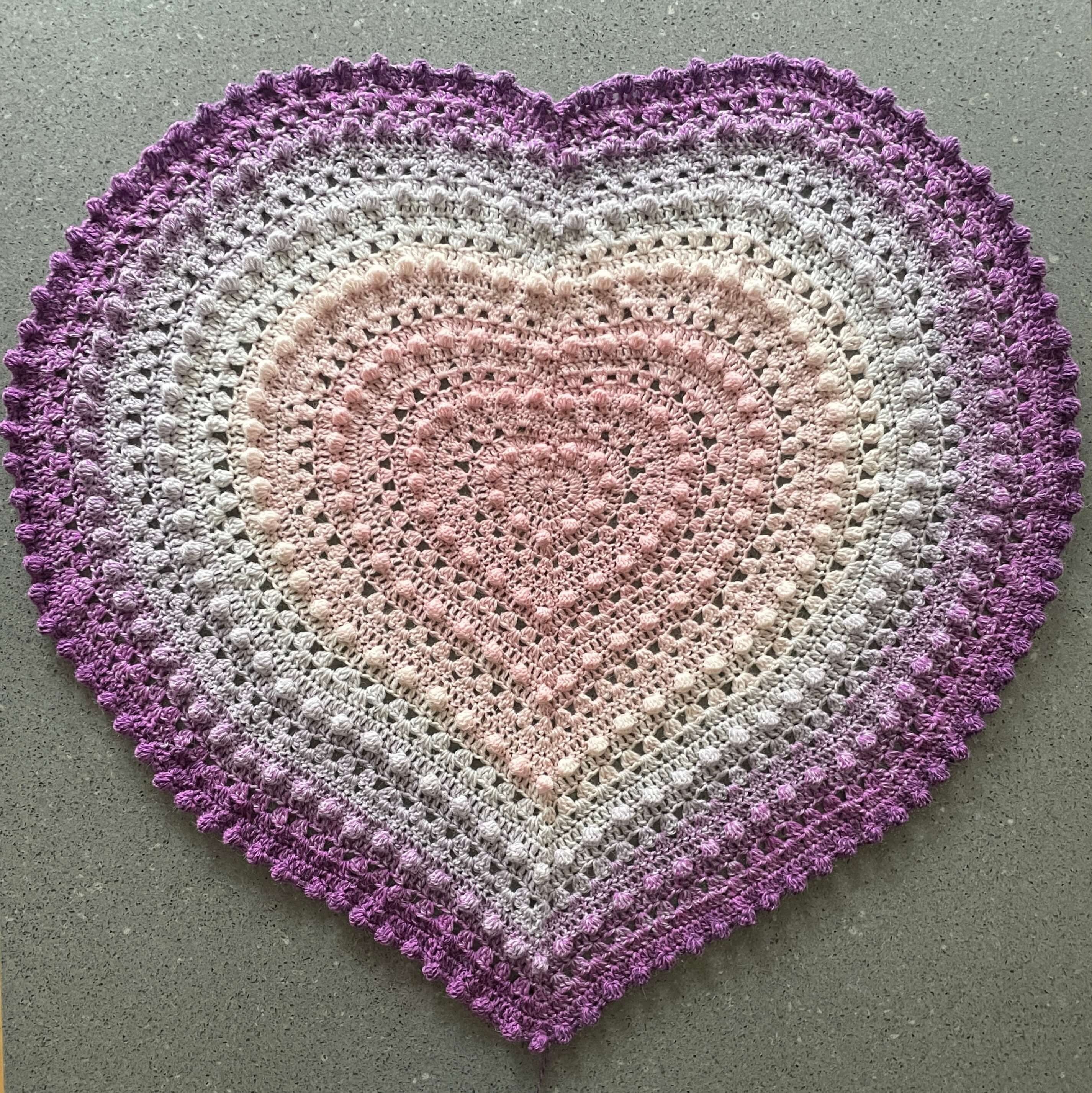 hobbii-heart-full-of-love-decke-h-kelanleitung-one-size image 4