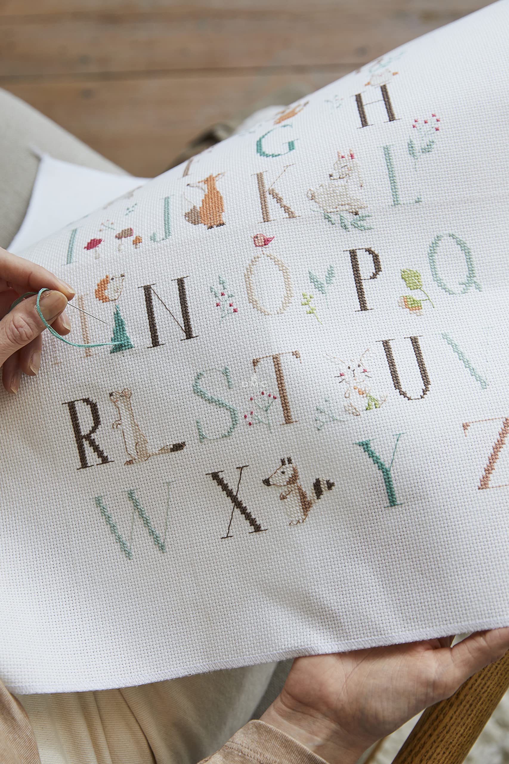 dmc-tieralphabet-sampler-kreuzstichset-35-5x25-7-cm image 4
