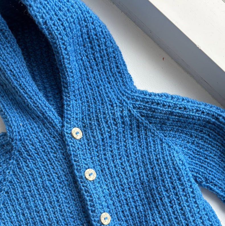 hobbii-anleitungen-easy-sleepy-suit-baby-overall-strickanleitung image 4