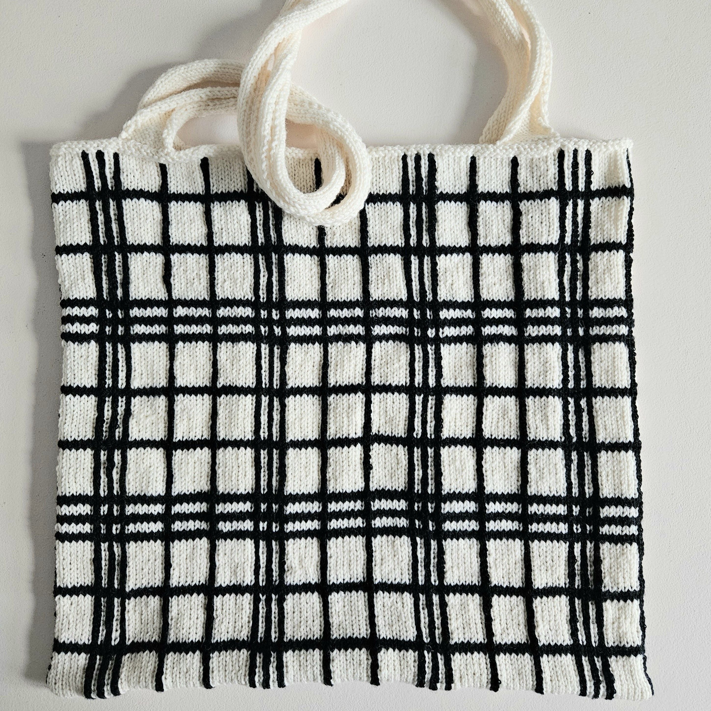 hobbii-einkaufsfavorit-tasche-strickanleitung-filzen-karo image 4