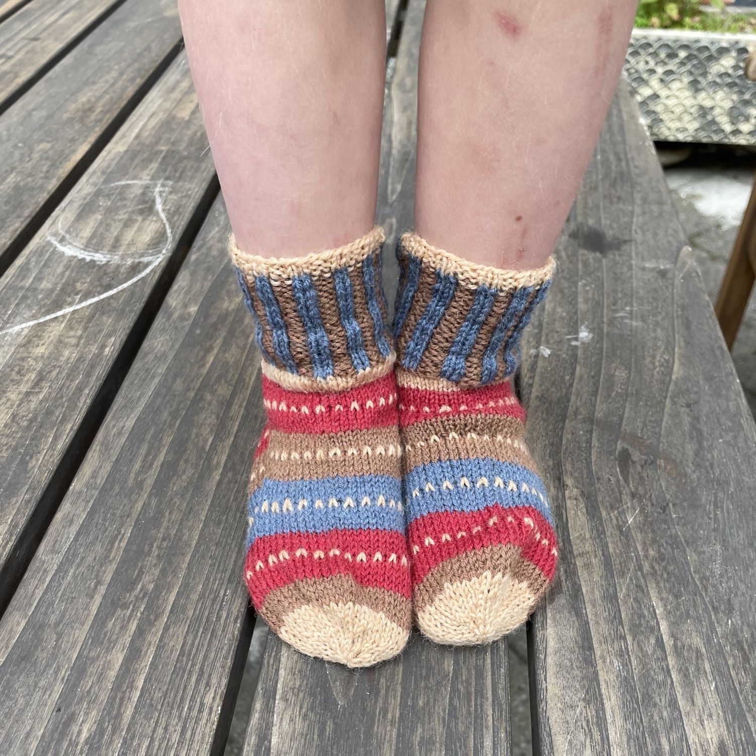 hobbii-cirkus-kindersocken-strickanleitung-pdf-0-10-jahre image 1