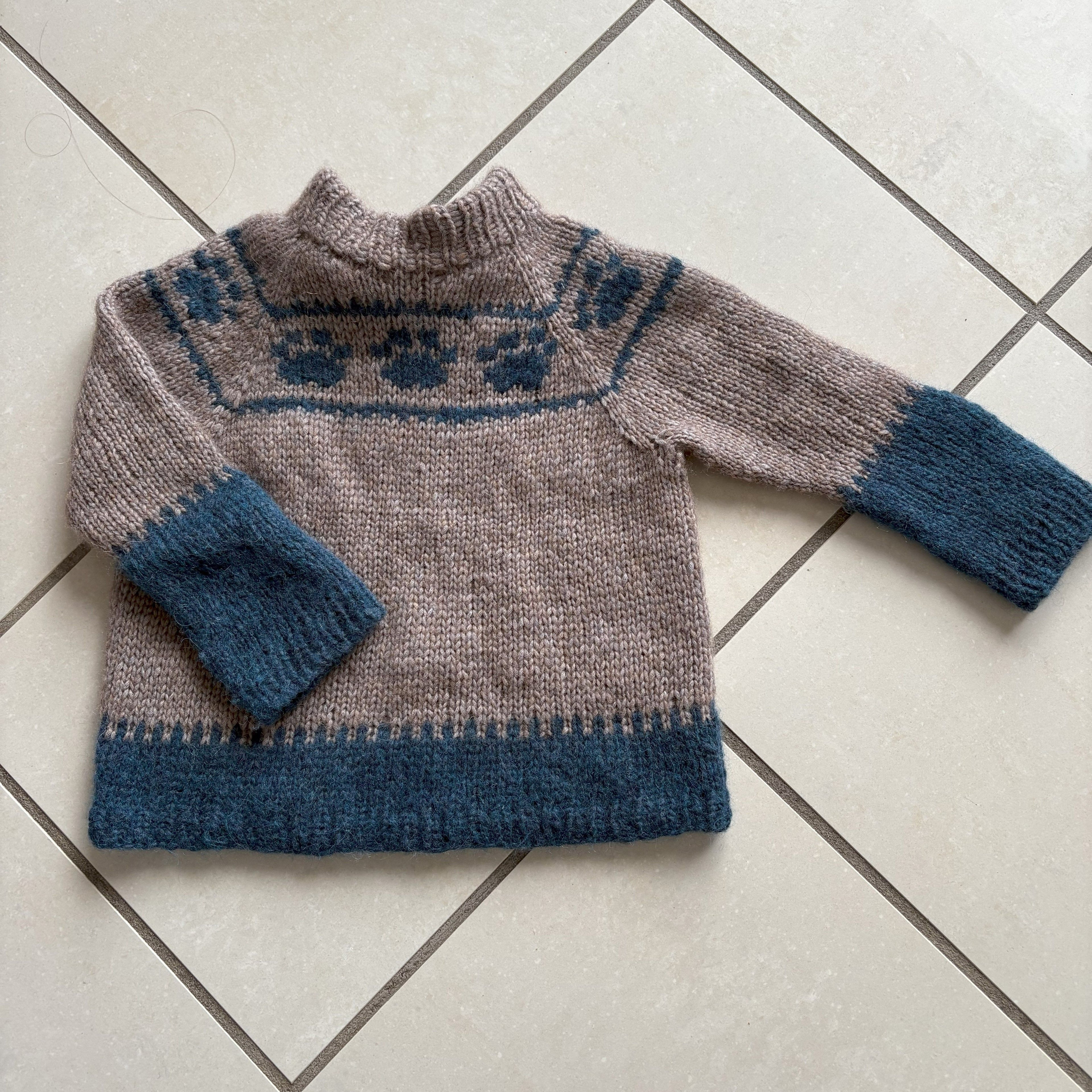 hobbii-anleitungen-wild-paws-kinderpullover-strickanleitung-3-4-j image 5