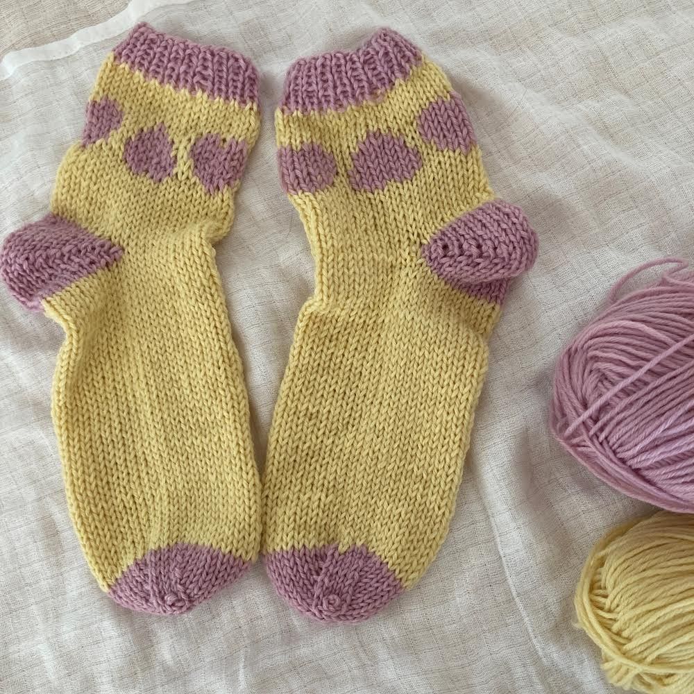 hobbii-anleitungen-ilu-socks-socken-strickanleitung-38-39-pdf-herz image 3