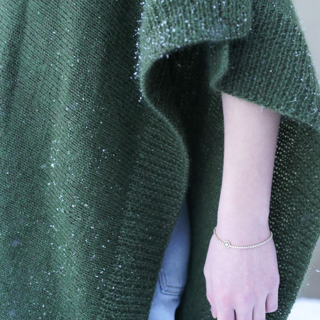 hobbii-soft-amber-poncho-strickanleitung-asymmetrisch image 8