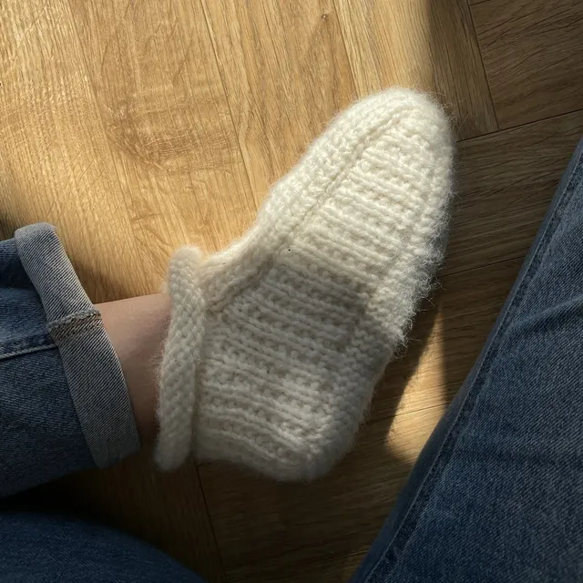 hobbii-easy-evening-slippers-strickanleitung-gr-s-pdf-anf-nger image 1