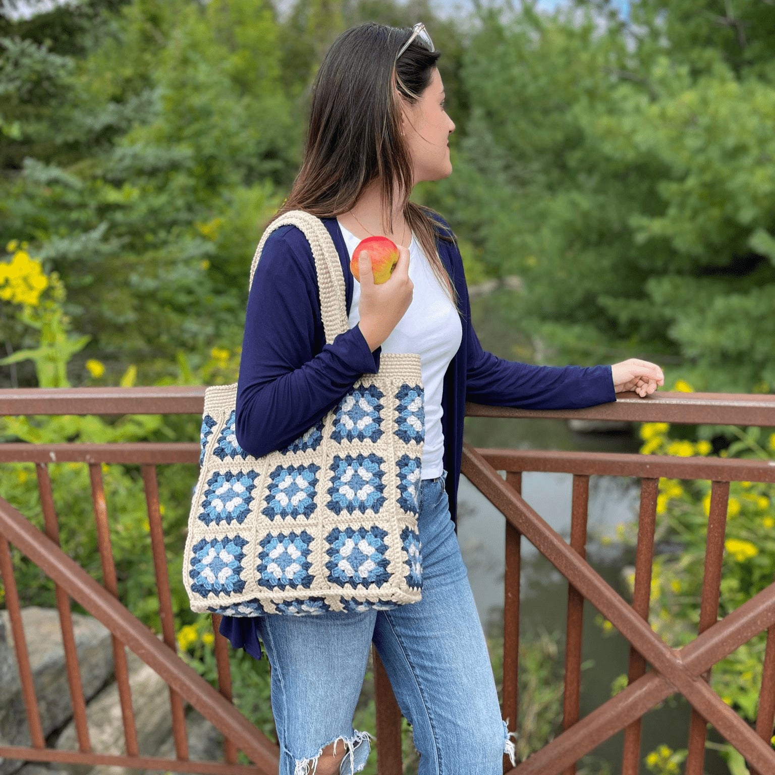 hobbii-anleitungen-stevie-tote-h-keltasche-granny-squares-one-size image 3