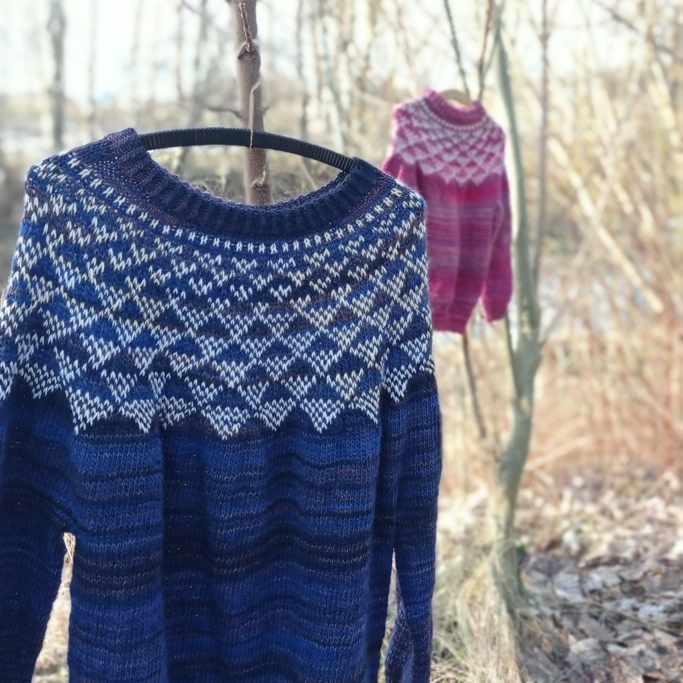 hobbii-triangle-sweater-strickanleitung-xxs-xxl-dreiecksmuster image 3