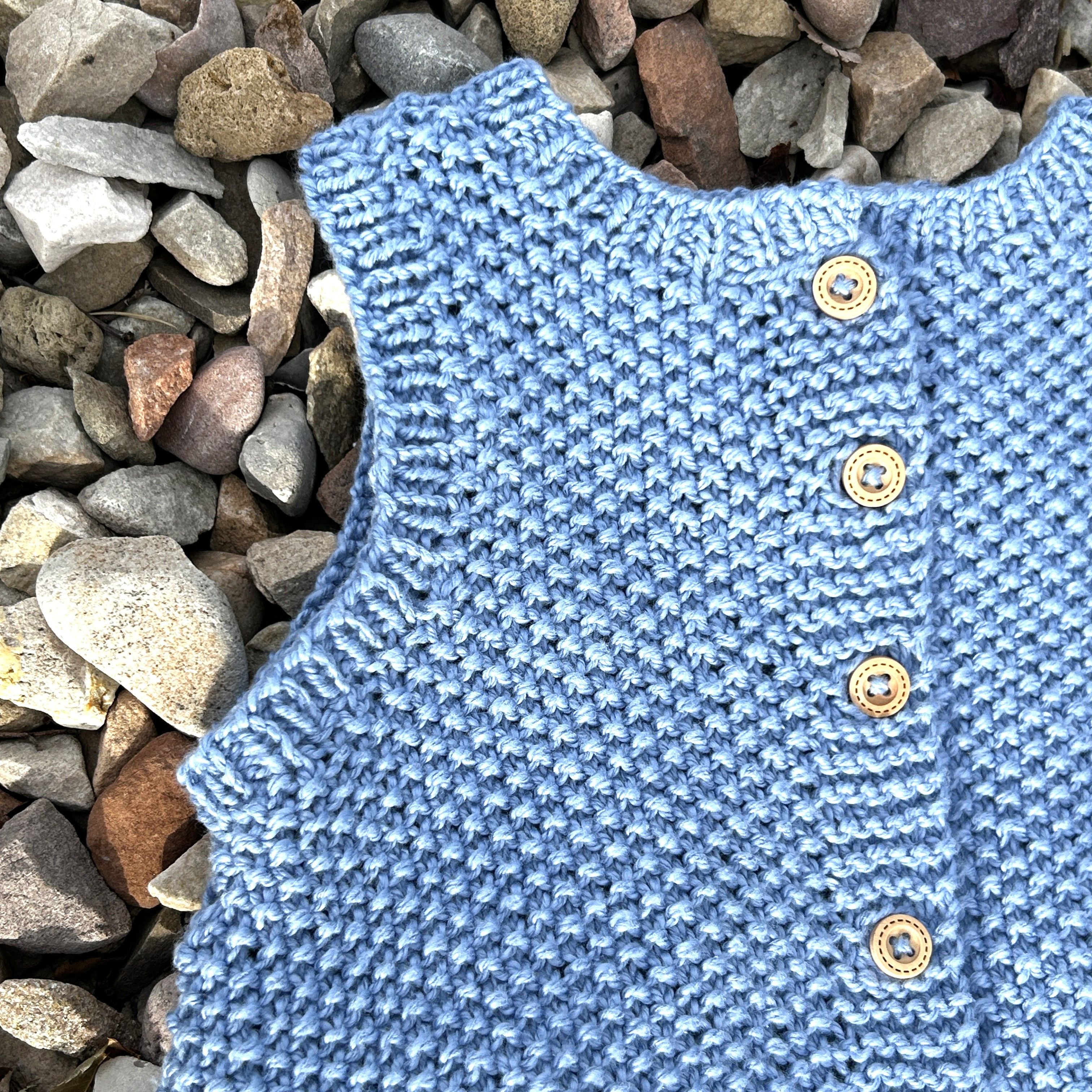 hobbii-baby-tommi-top-shorts-strickanleitung-pdf-babyset image 3