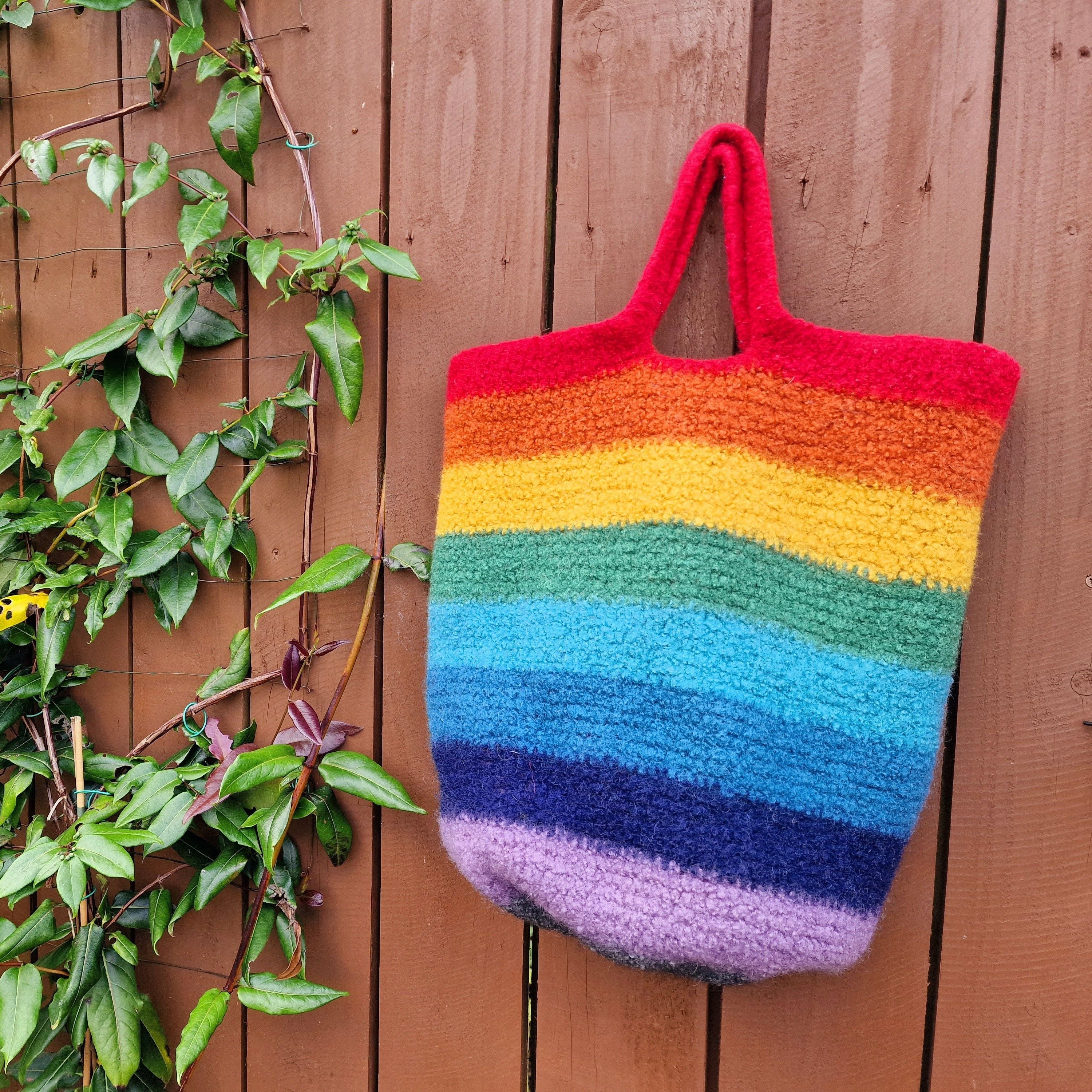 hobbii-rainbow-stripes-filztasche-h-kelanleitung-pdf-one-size image 4