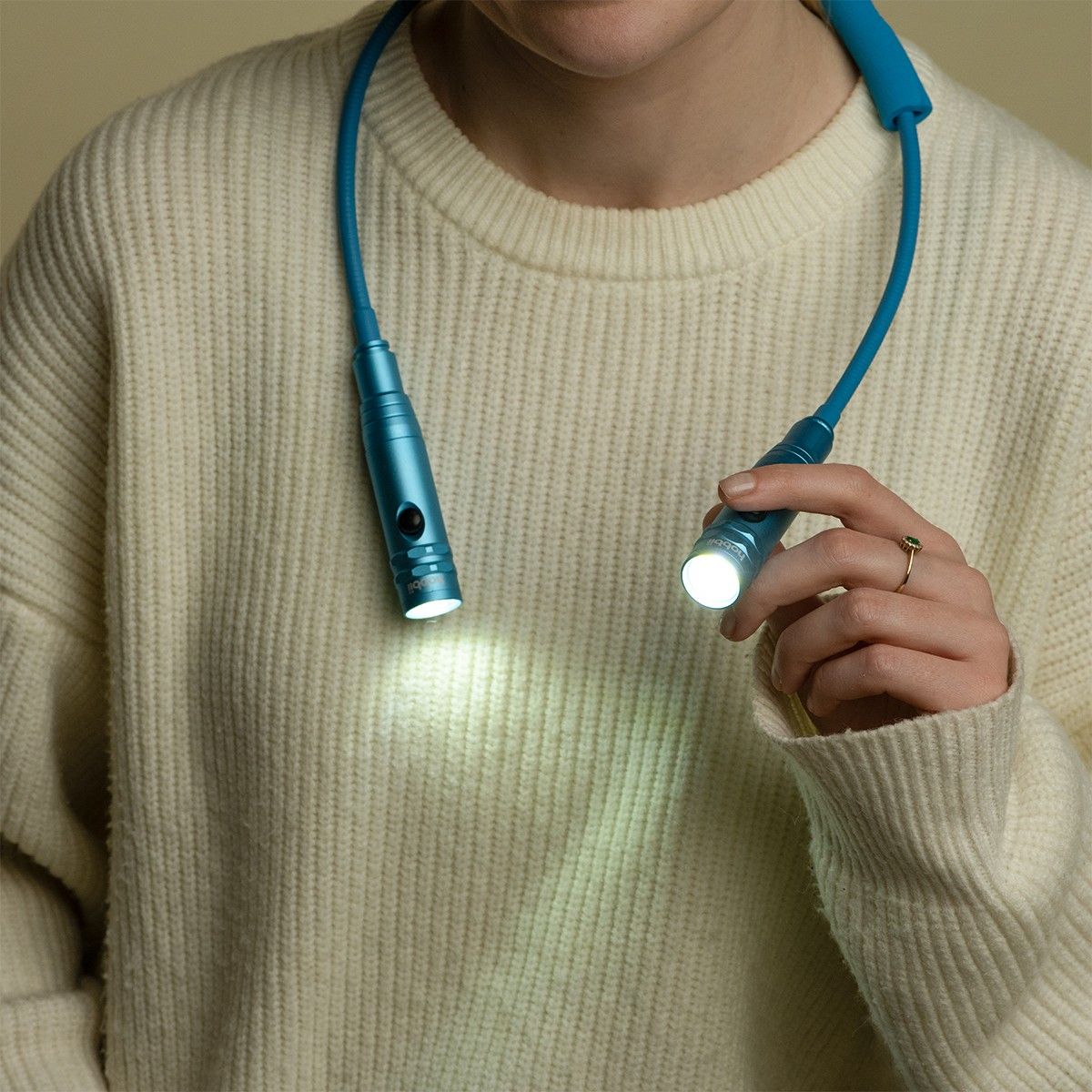hobbii-umh-ngelampe-deluxe-nackenlampe-blau-60-cm-led image 8