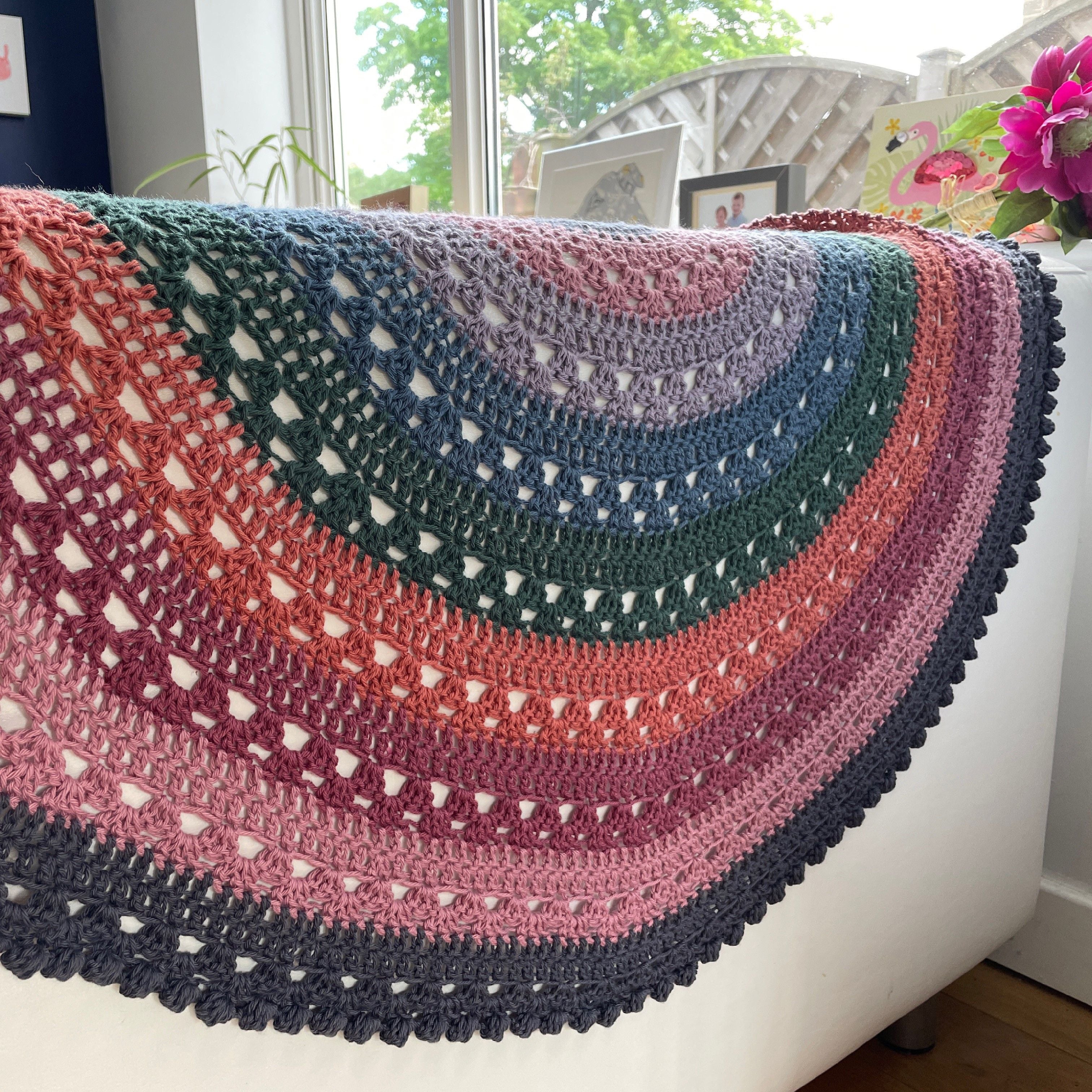 hobbii-anleitungen-granny-over-the-rainbow-decke-100x70 image 2