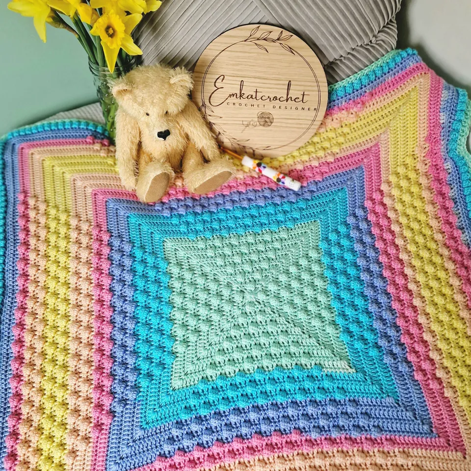hobbii-anleitungen-kaleidobobble-babydecke-h-kelanleitung-75x75 image 1