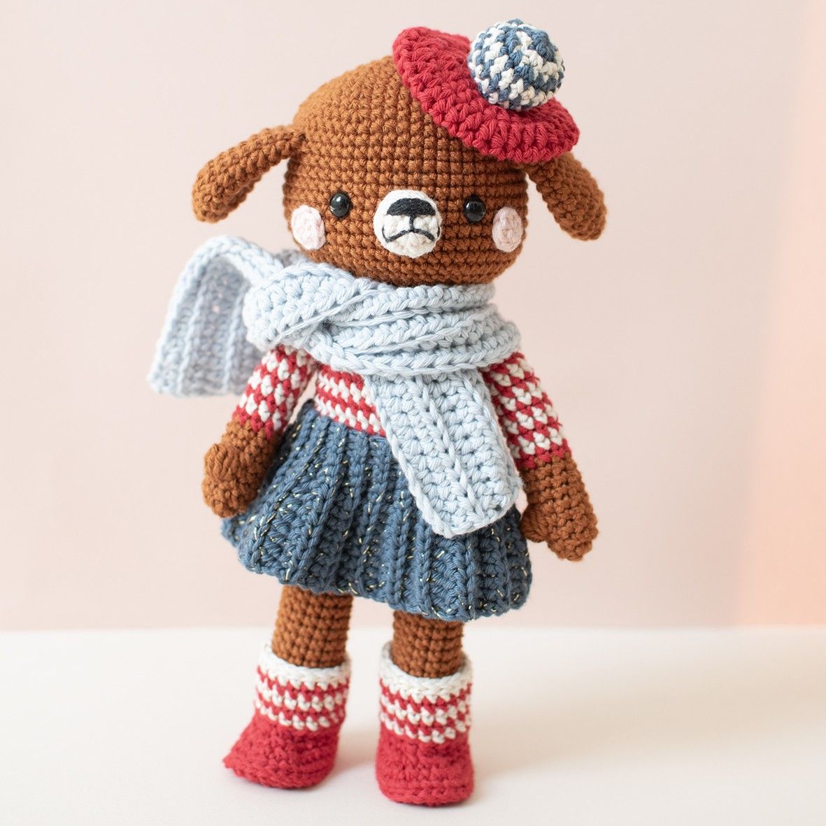 hobbii-madeleine-dog-h-kelset-hund-24-cm-mit-zubeh-r image 2