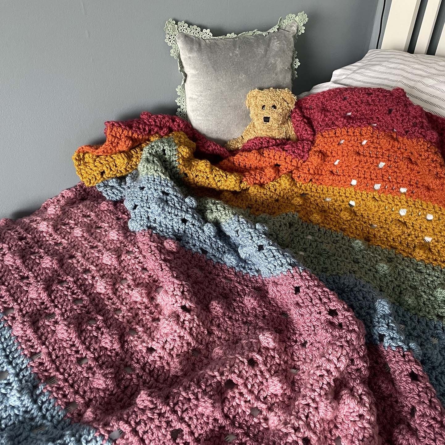 hobbii-anleitungen-chunky-chevron-decke-120x155-h-kelanleitung image 2