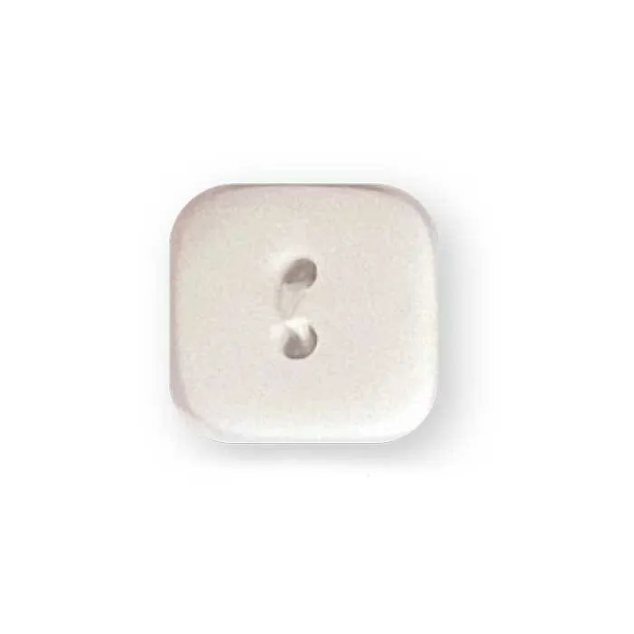 king-cole-haberdashery-knopf-eckig-wei-36-ligne image 1