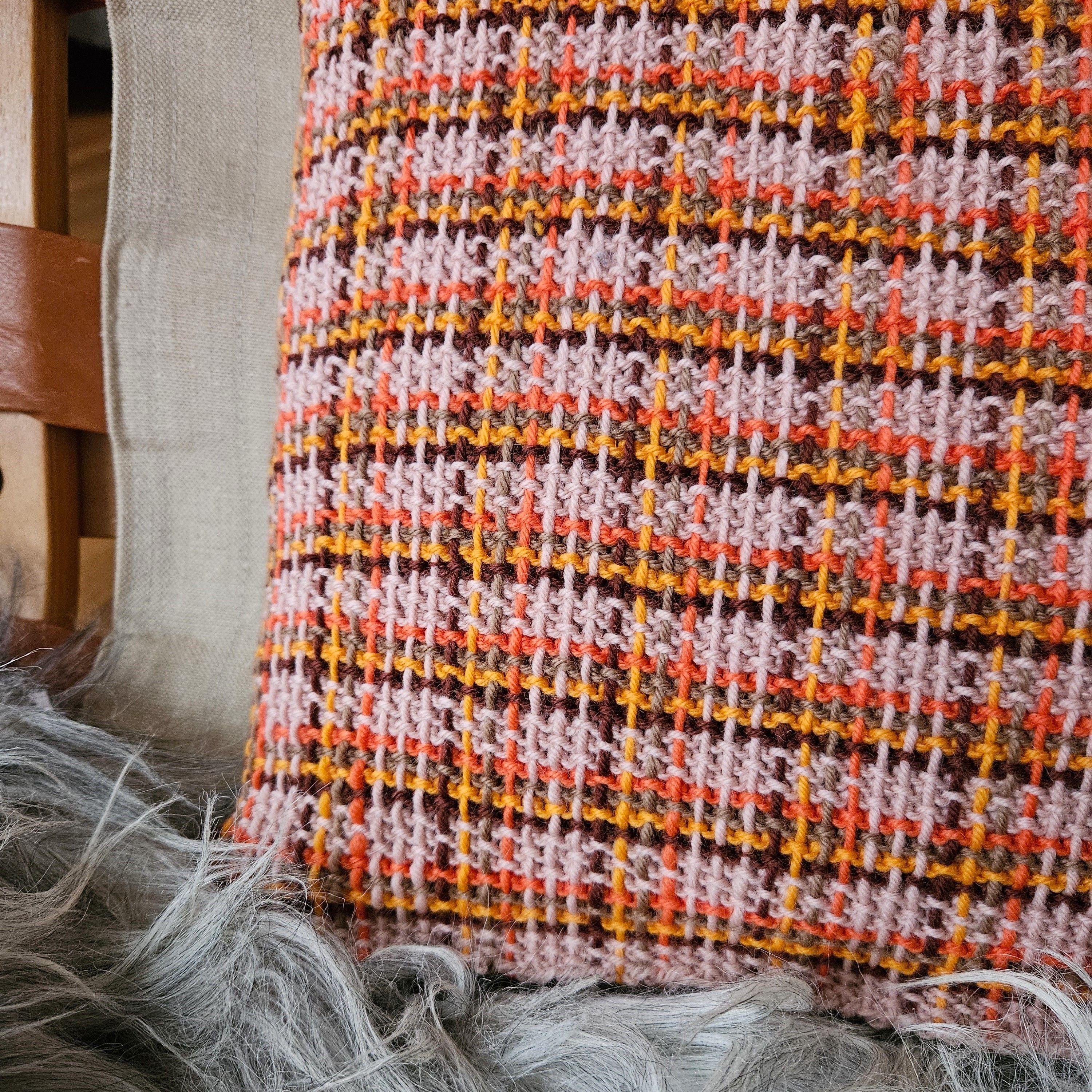 hobbii-anleitungen-tartan-3-kissen-strickanleitung-42x42-cm-karos image 2