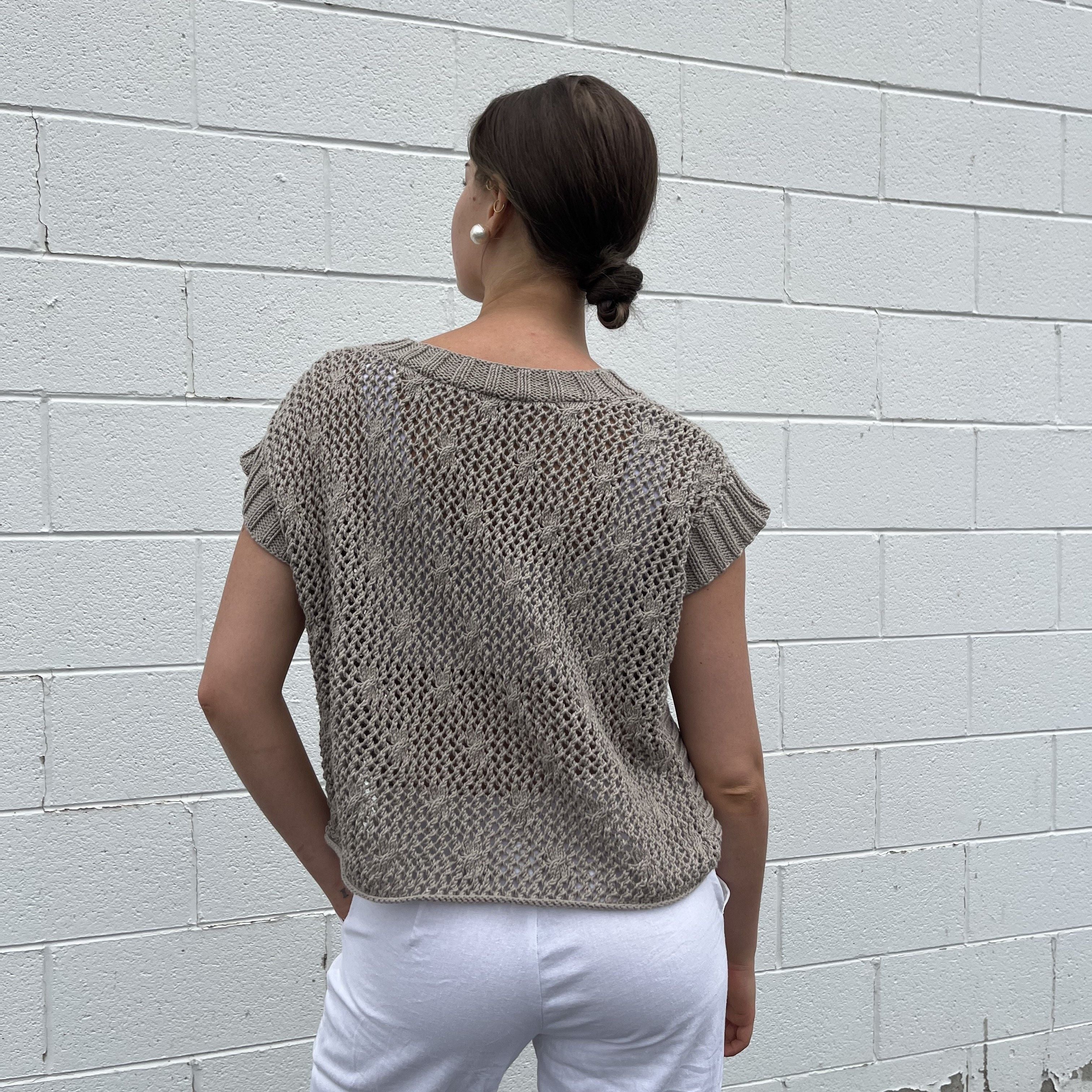 hobbii-anleitungen-sunshine-top-strickanleitung-xs-xxl-zopfmuster image 2