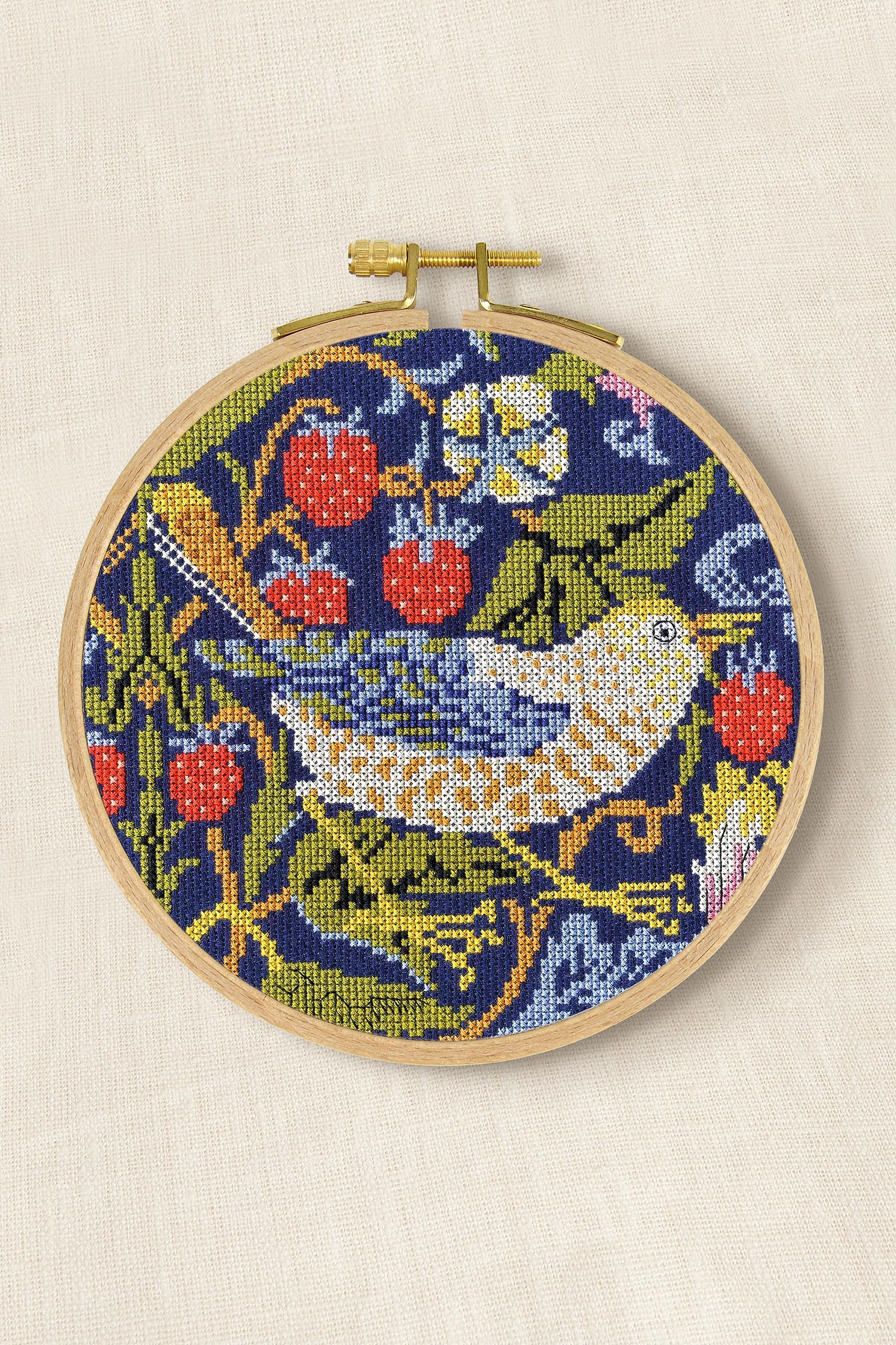dmc-erdbeerdieb-morris-kreuzstichset-18cm image 2