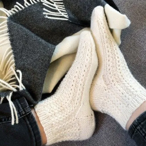 hobbii-forest-lace-socken-strickanleitung-spitze-36-43 image 1