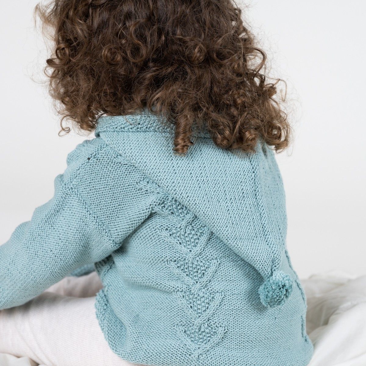 hobbii-anleitungen-sam-suss-kindercardigan-strickanleitung-zopf-12-m image 4