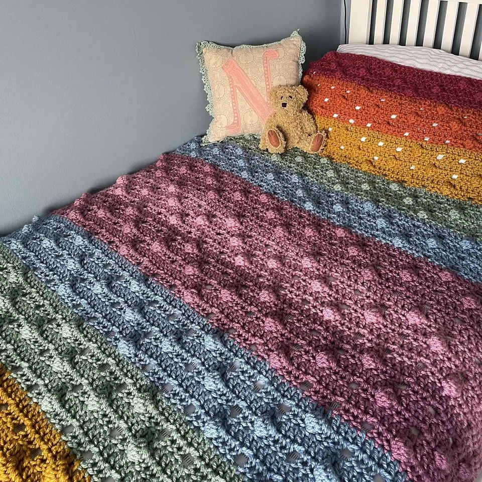 hobbii-anleitungen-chunky-chevron-decke-120x155-h-kelanleitung image 1