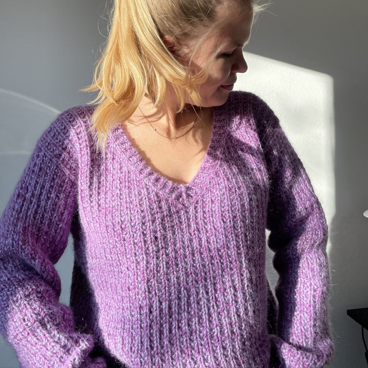 hobbii-easy-evening-sweater-v-pullover-strickanleitung-pdf image 1