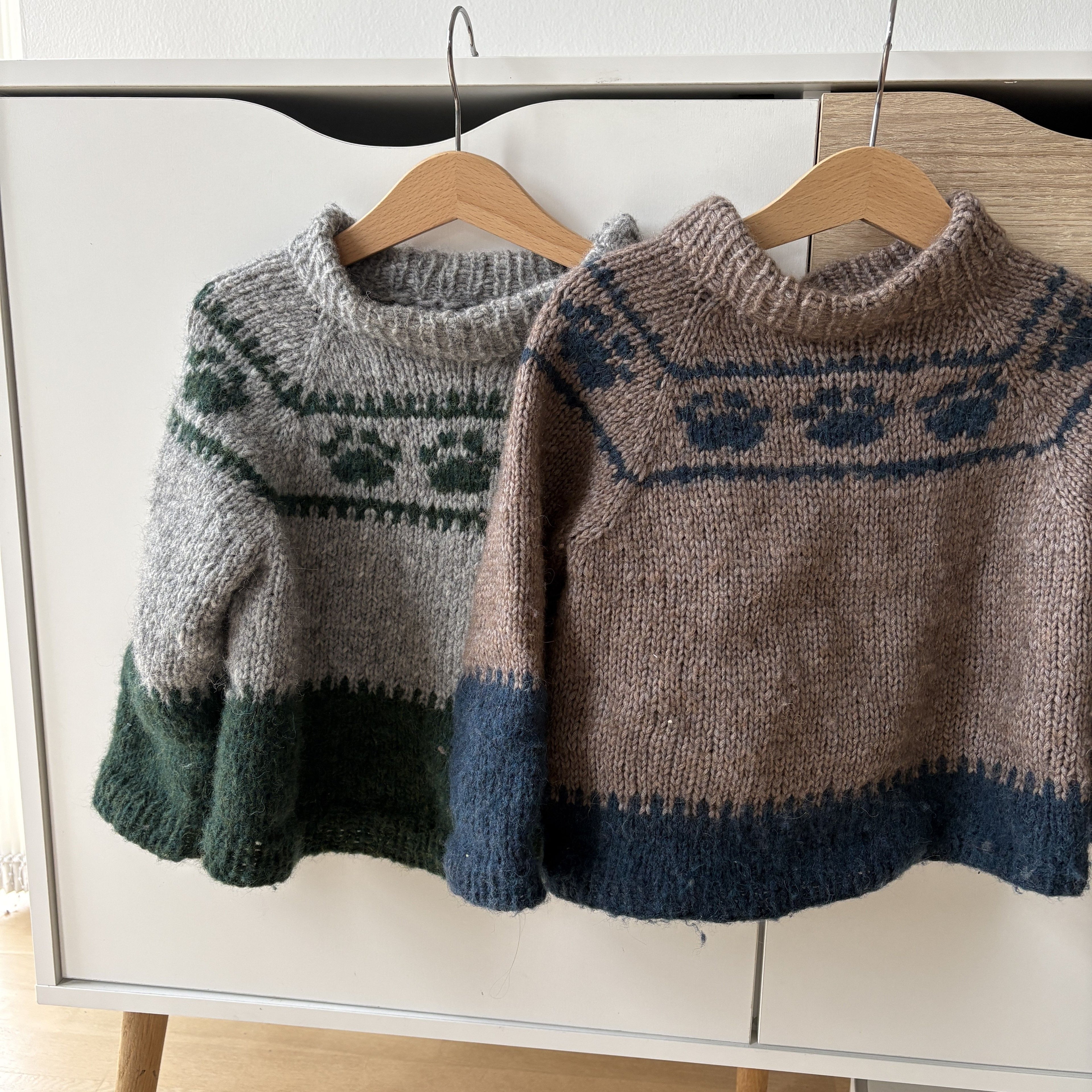 hobbii-anleitungen-wild-paws-kinderpullover-strickanleitung-3-4-j image 4