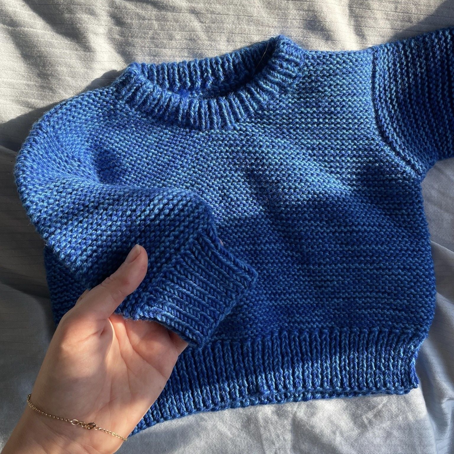 hobbii-ultra-easy-baby-pullover-strickanleitung-0-3-monate image 1