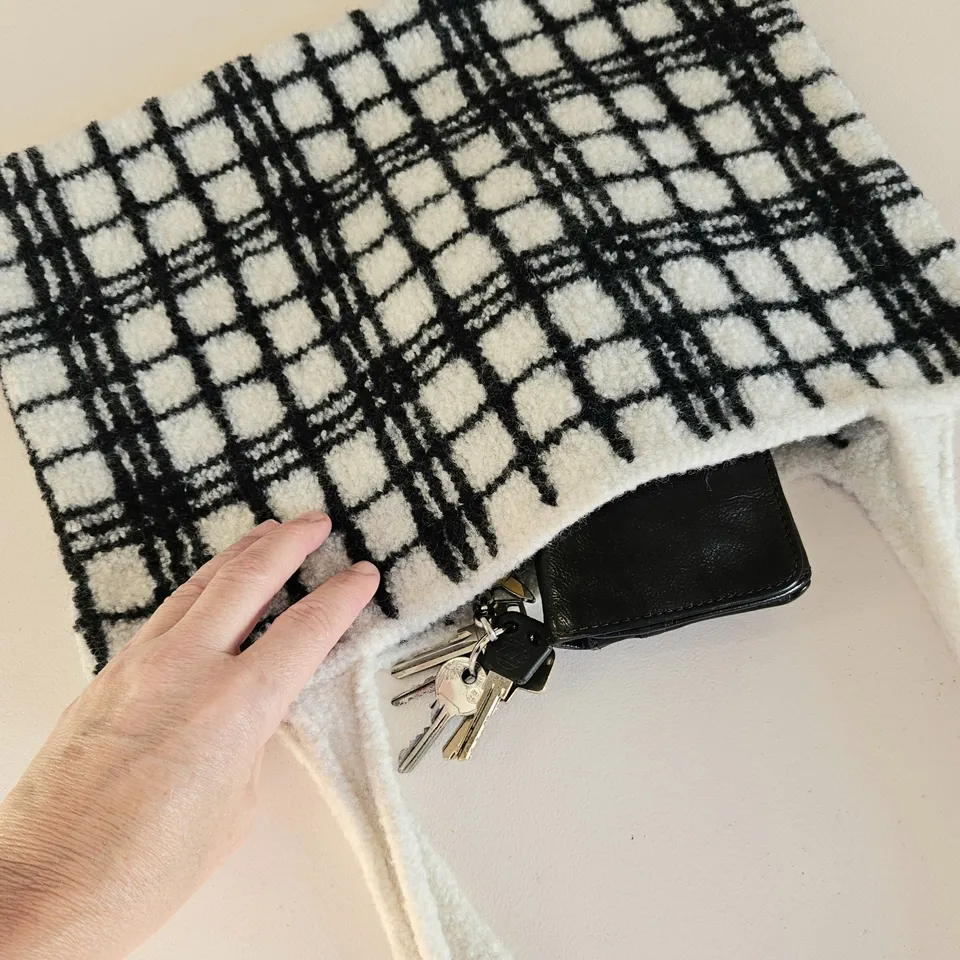 hobbii-einkaufsfavorit-tasche-strickanleitung-filzen-karo image 1