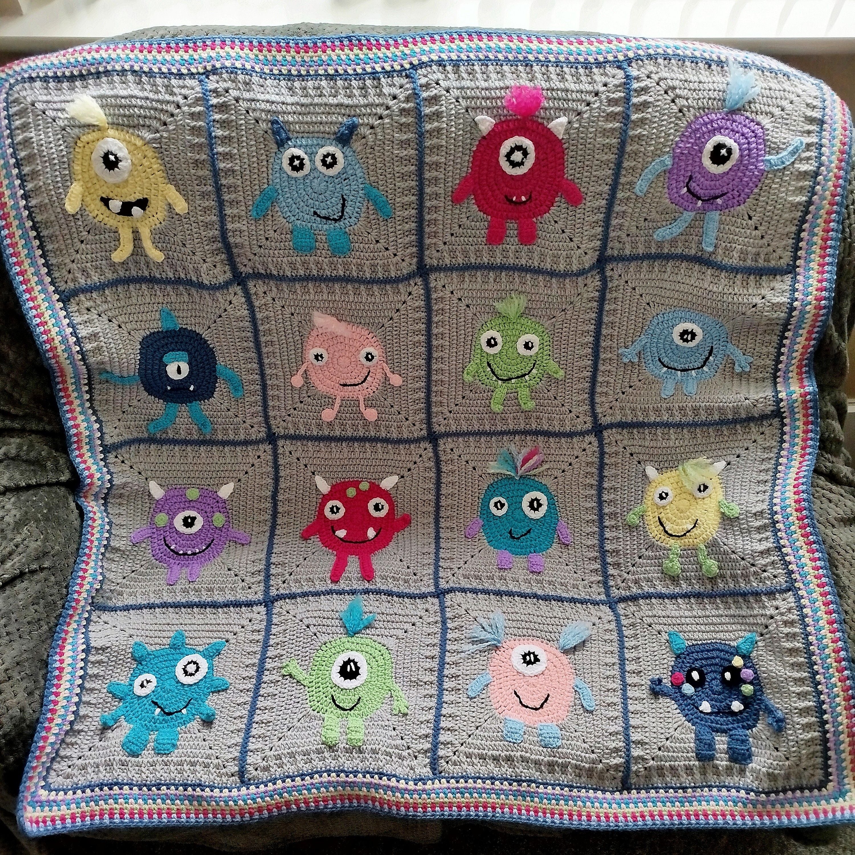 hobbii-anleitungen-little-monster-blanket-h-kelanleitung-112-cm image 2