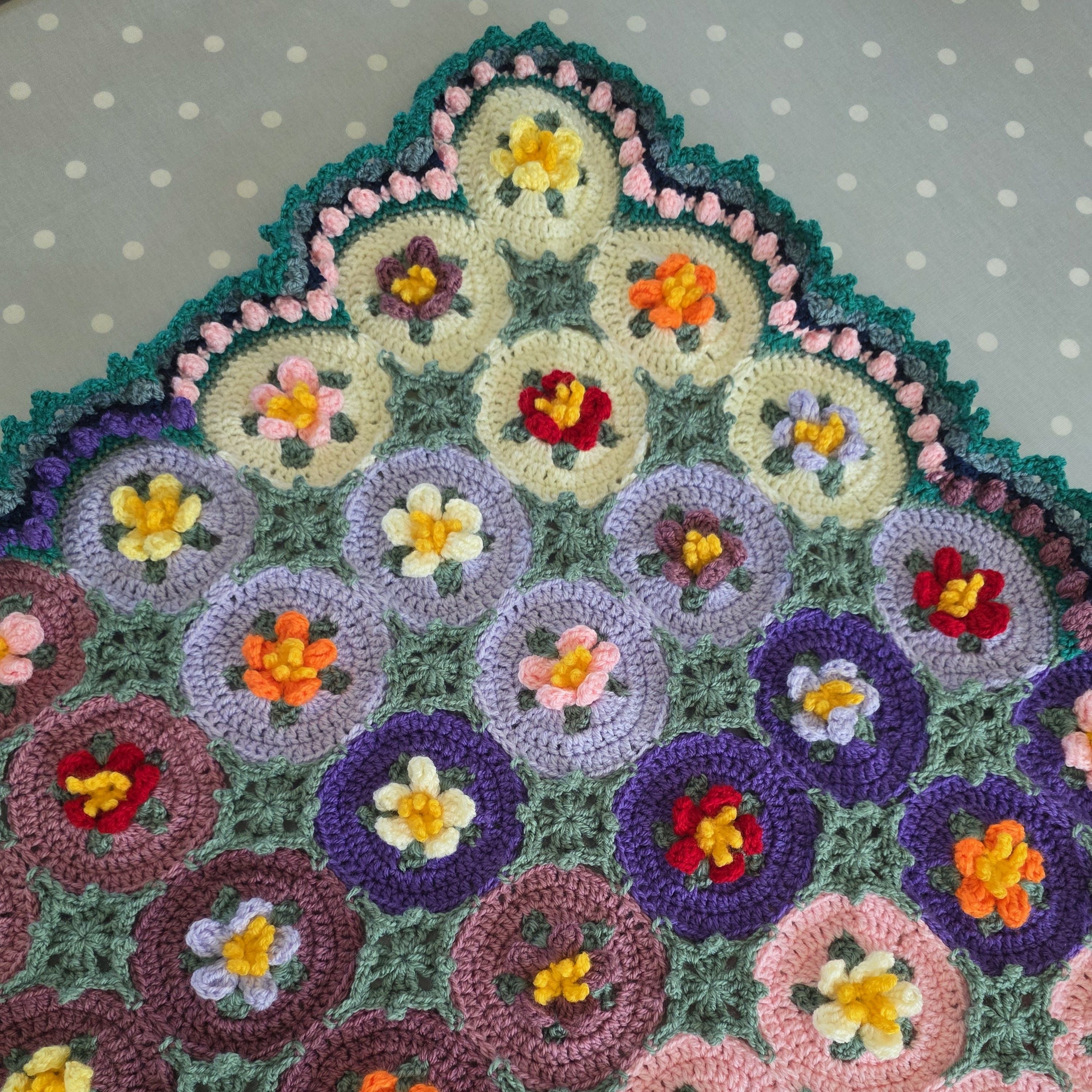 hobbii-anleitungen-macaroon-blossom-blanket-h-keldecke-one-size image 2