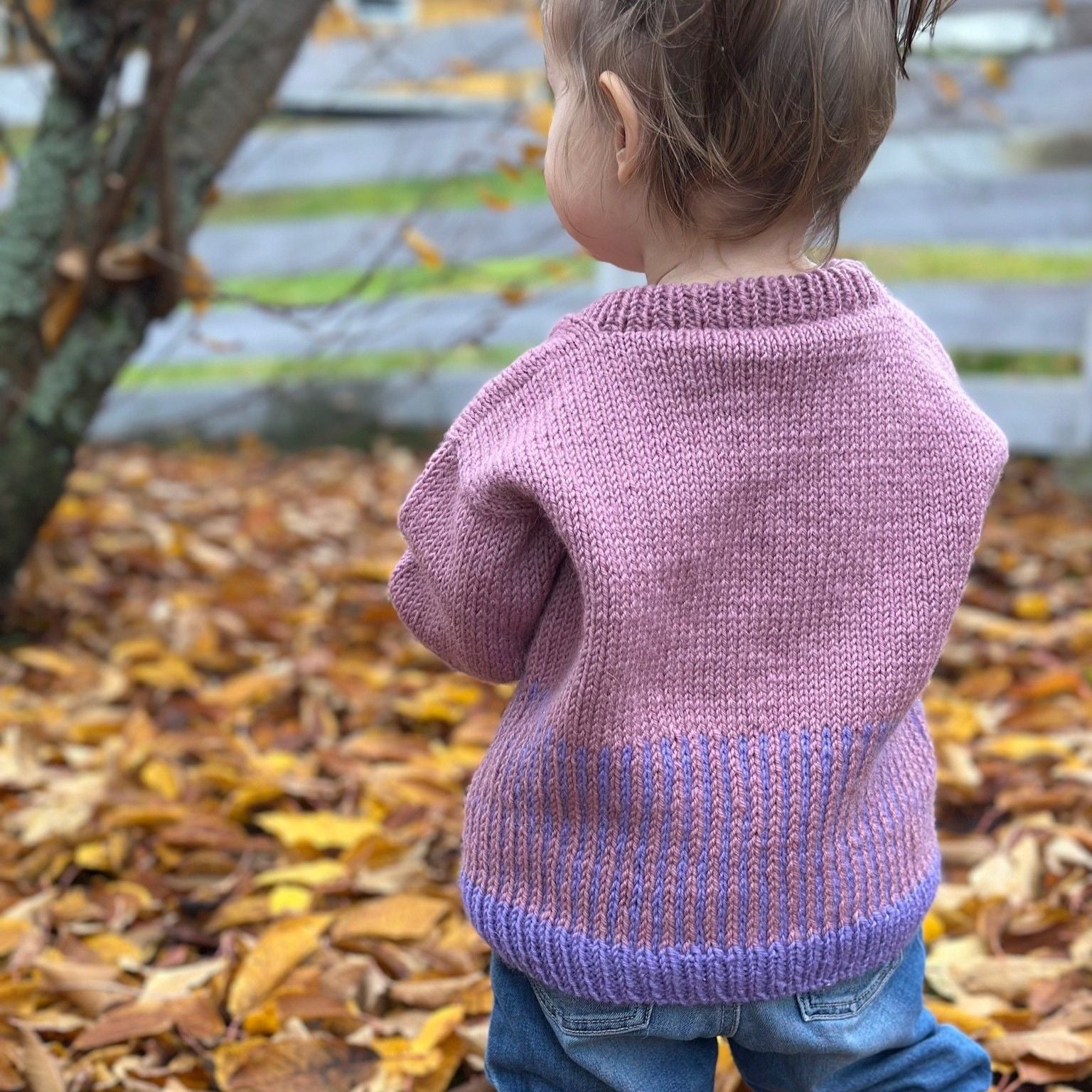 hobbii-easy-colour-mix-sweater-junior-pullover-strickanleitung-2-jahre image 3