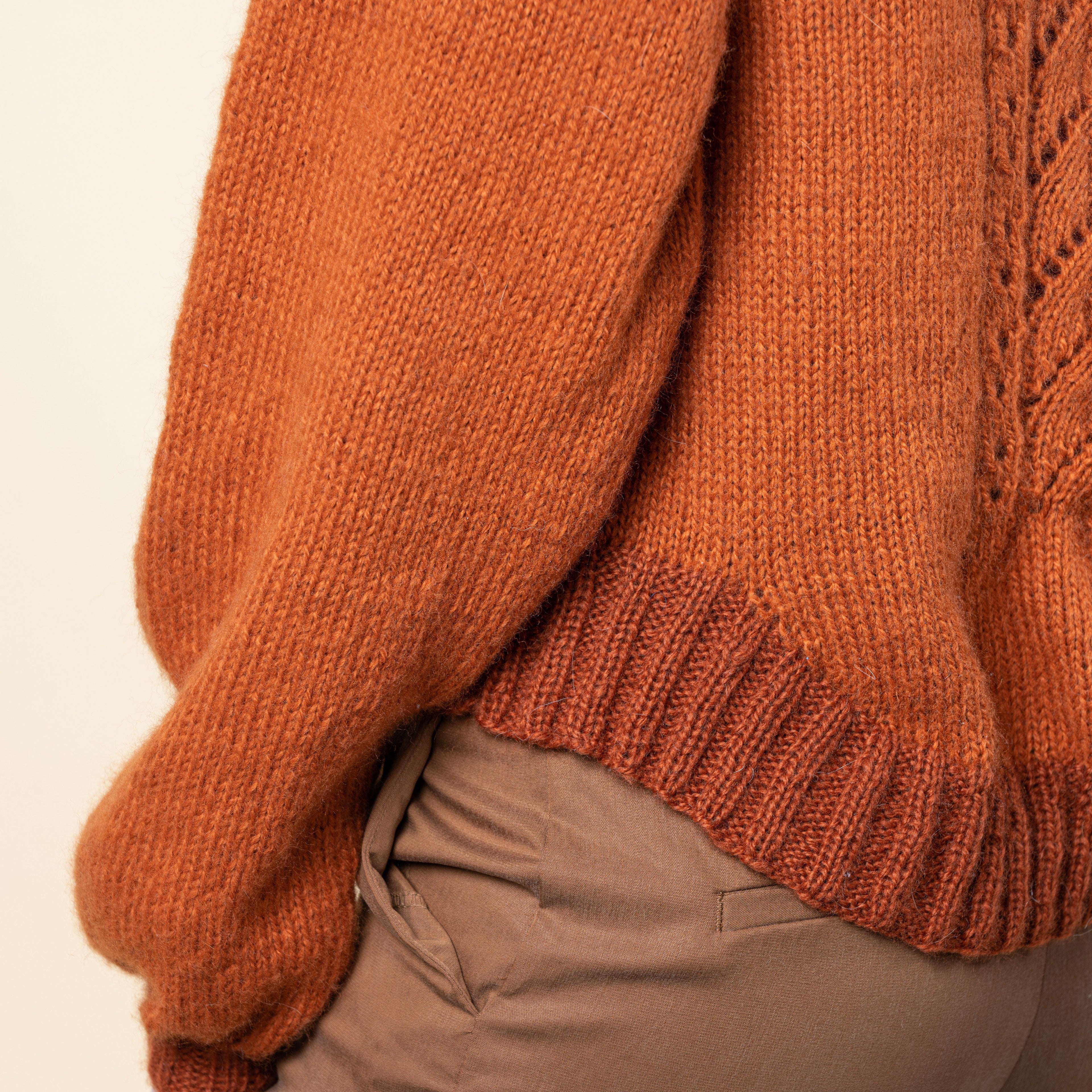 hobbii-fluffy-freya-pullover-strickanleitung-xs-3xl-lochmuster image 6