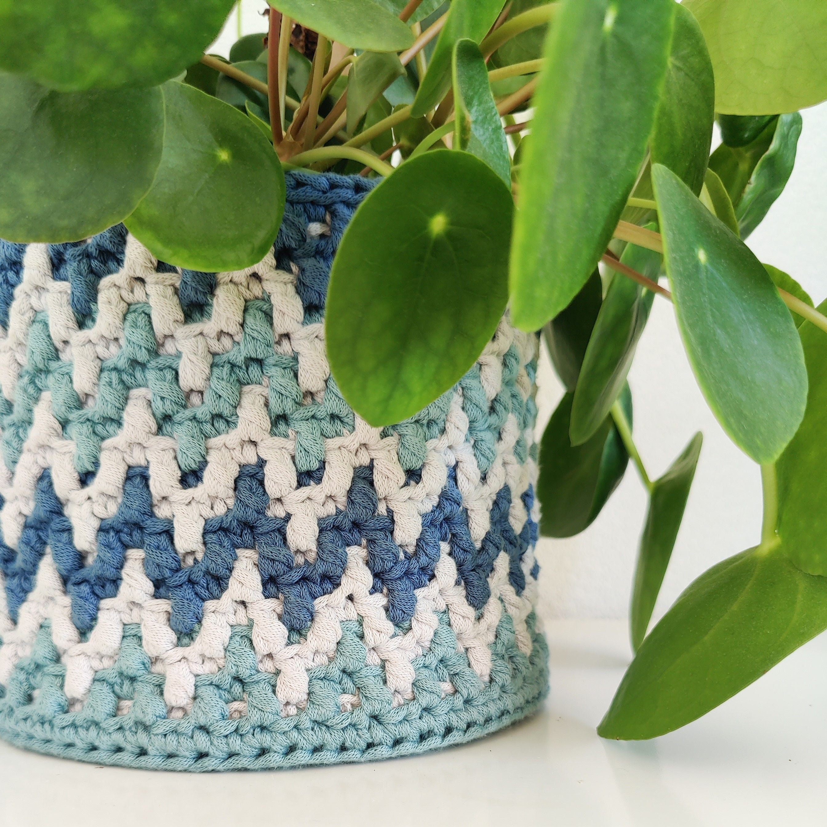 hobbii-chunky-zigzag-korb-h-kelanleitung-one-size-mosaik image 1