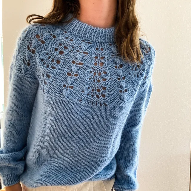 hobbii-spring-waves-pullover-strickanleitung-pdf-rundpasse image 1