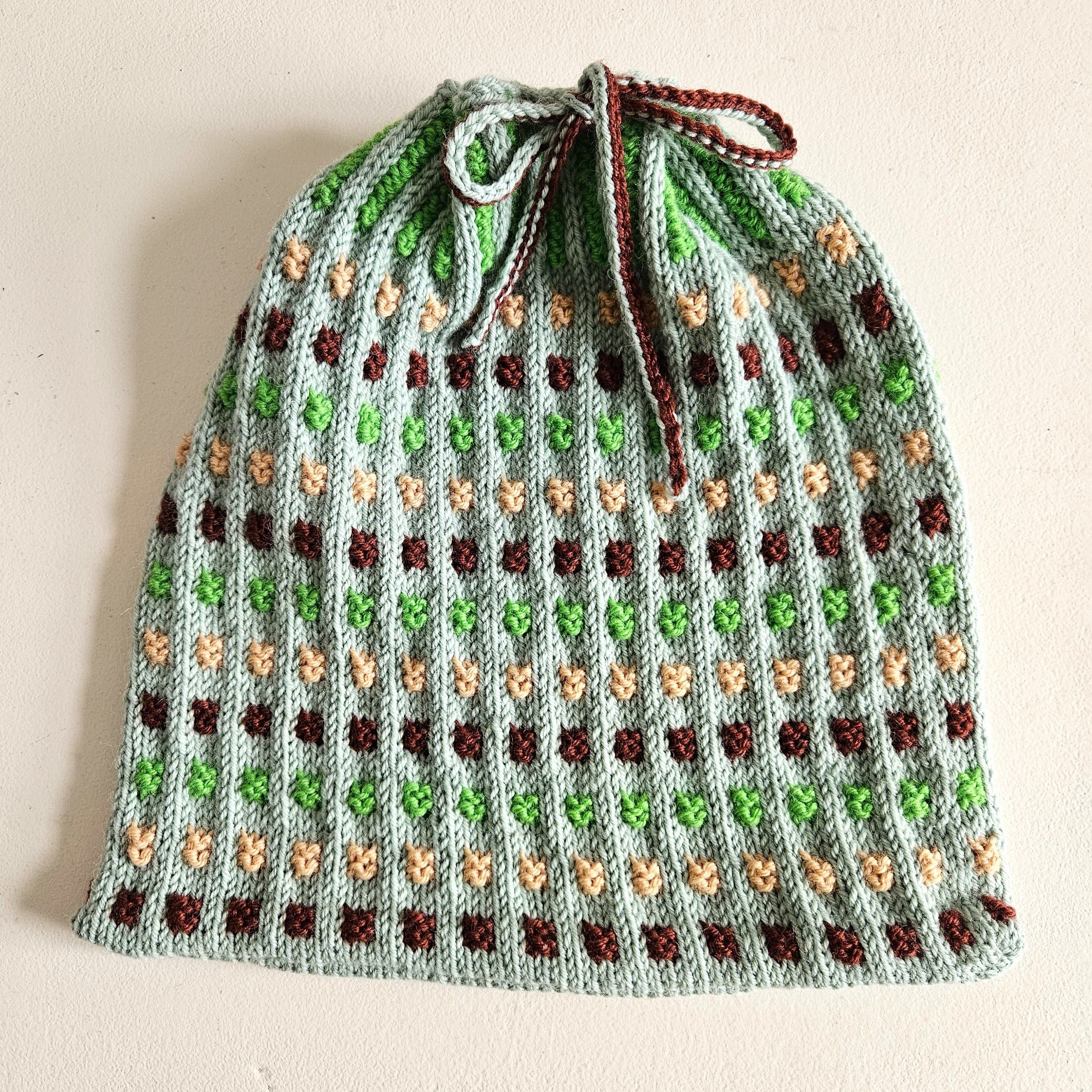 hobbii-mosaik-projektbeutel-strickanleitung-s-w-rfelmuster image 2
