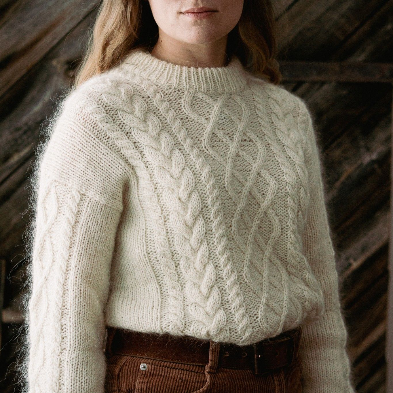 hobbii-anleitungen-soft-frost-pullover-strickanleitung-pdf-zopfmuster image 8
