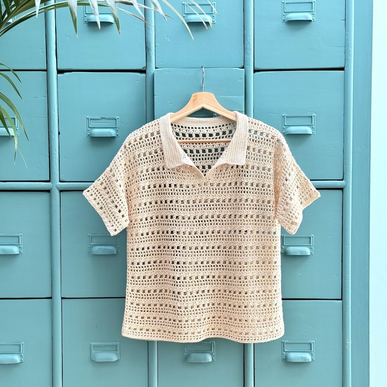 hobbii-anleitungen-bluesette-pulli-h-keln-v-ausschnitt image 1