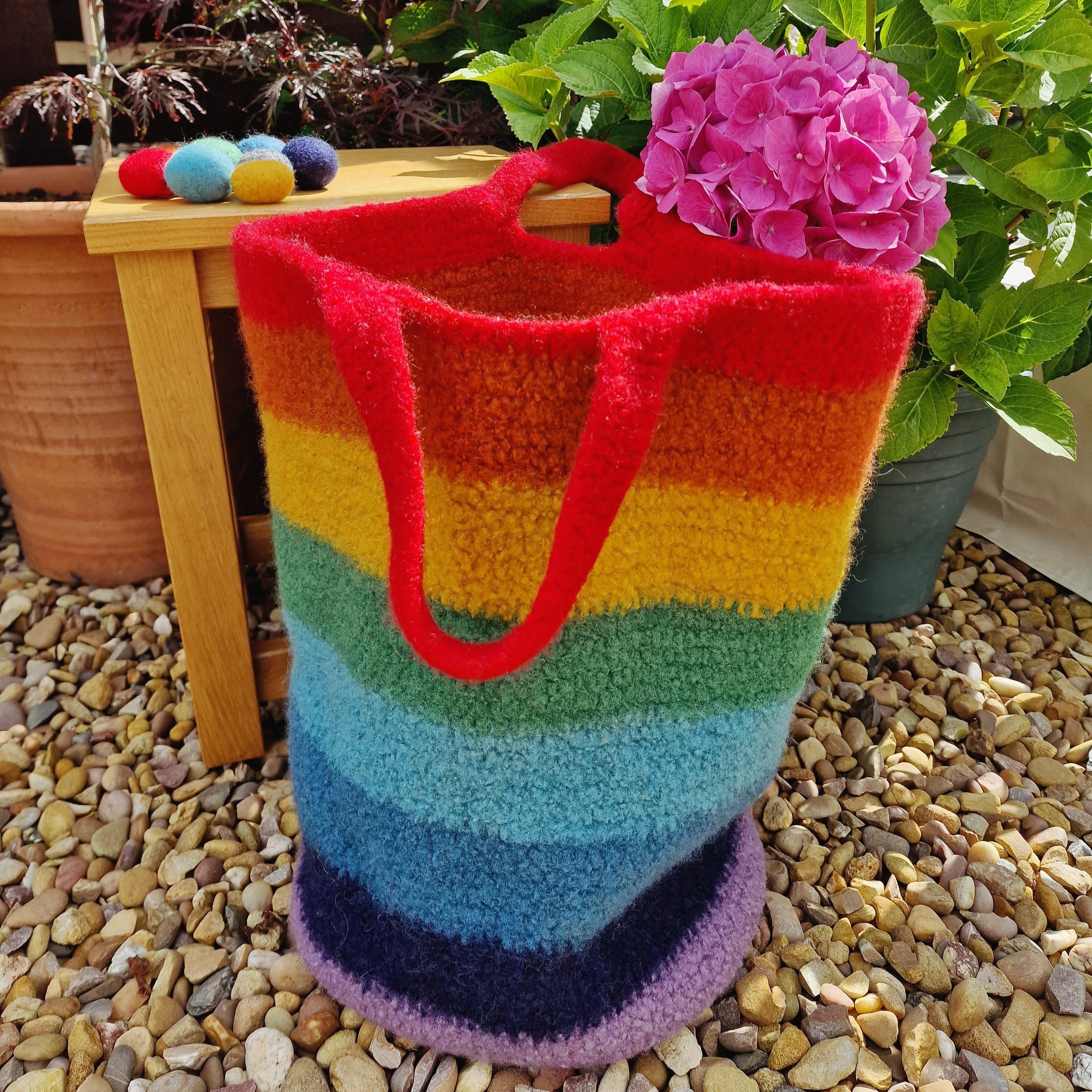 hobbii-rainbow-stripes-filztasche-h-kelanleitung-pdf-one-size image 3