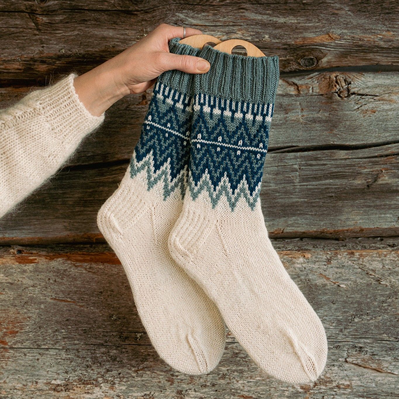 hobbii-anleitungen-frostpeak-strickanleitung-socken-gr-e-1-2 image 2