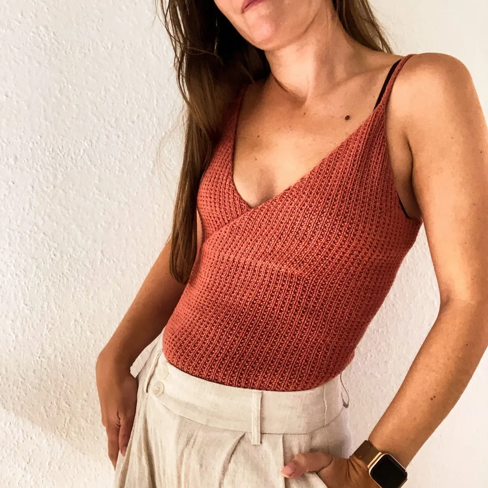 hobbii-r-dhus-top-strickanleitung-perlrippe-tr-gertop image 1