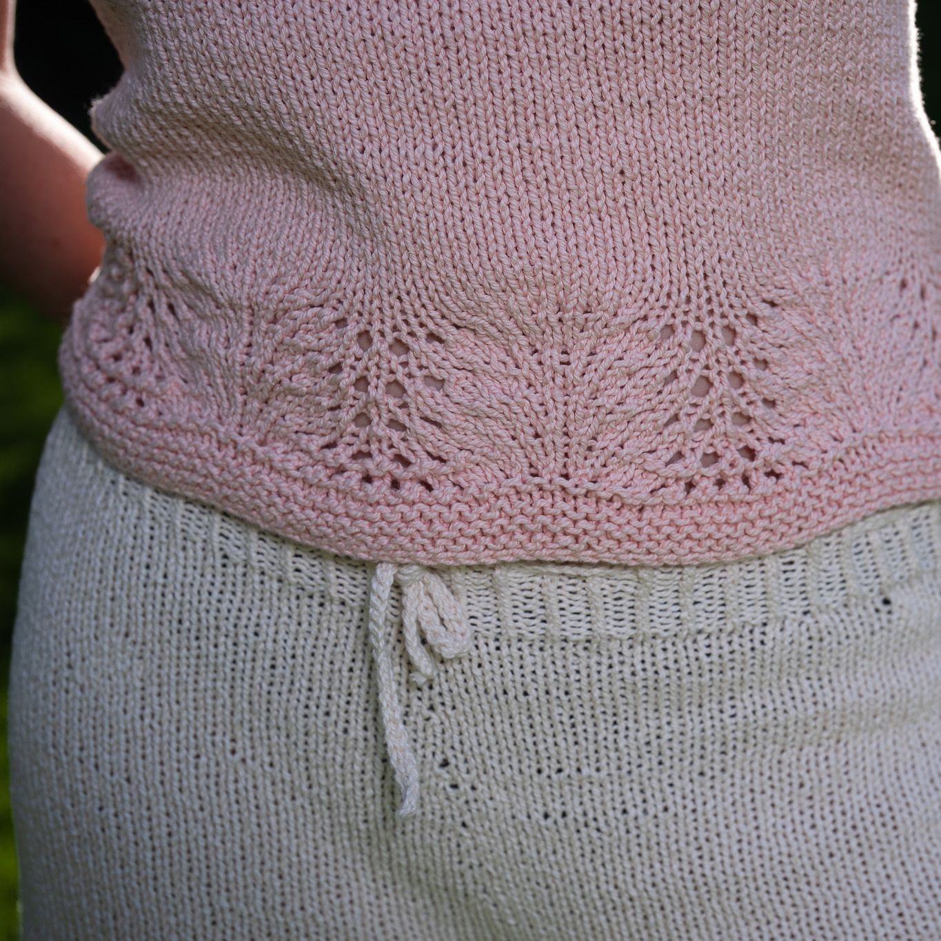 hobbii-anleitungen-mascot-luxe-strickanleitung-top-s-lochmuster image 5